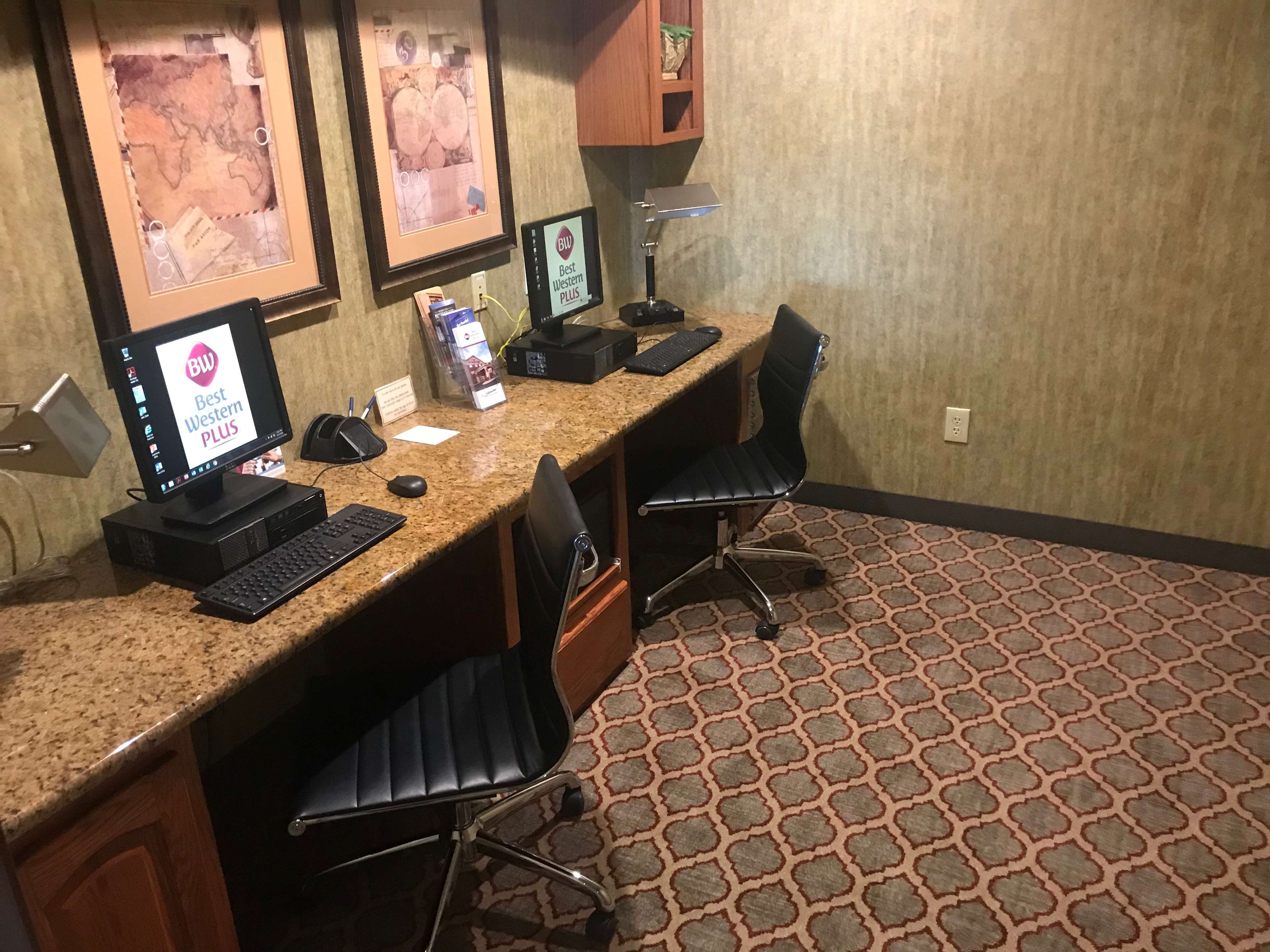 Best Western Plus Capital Inn Photo