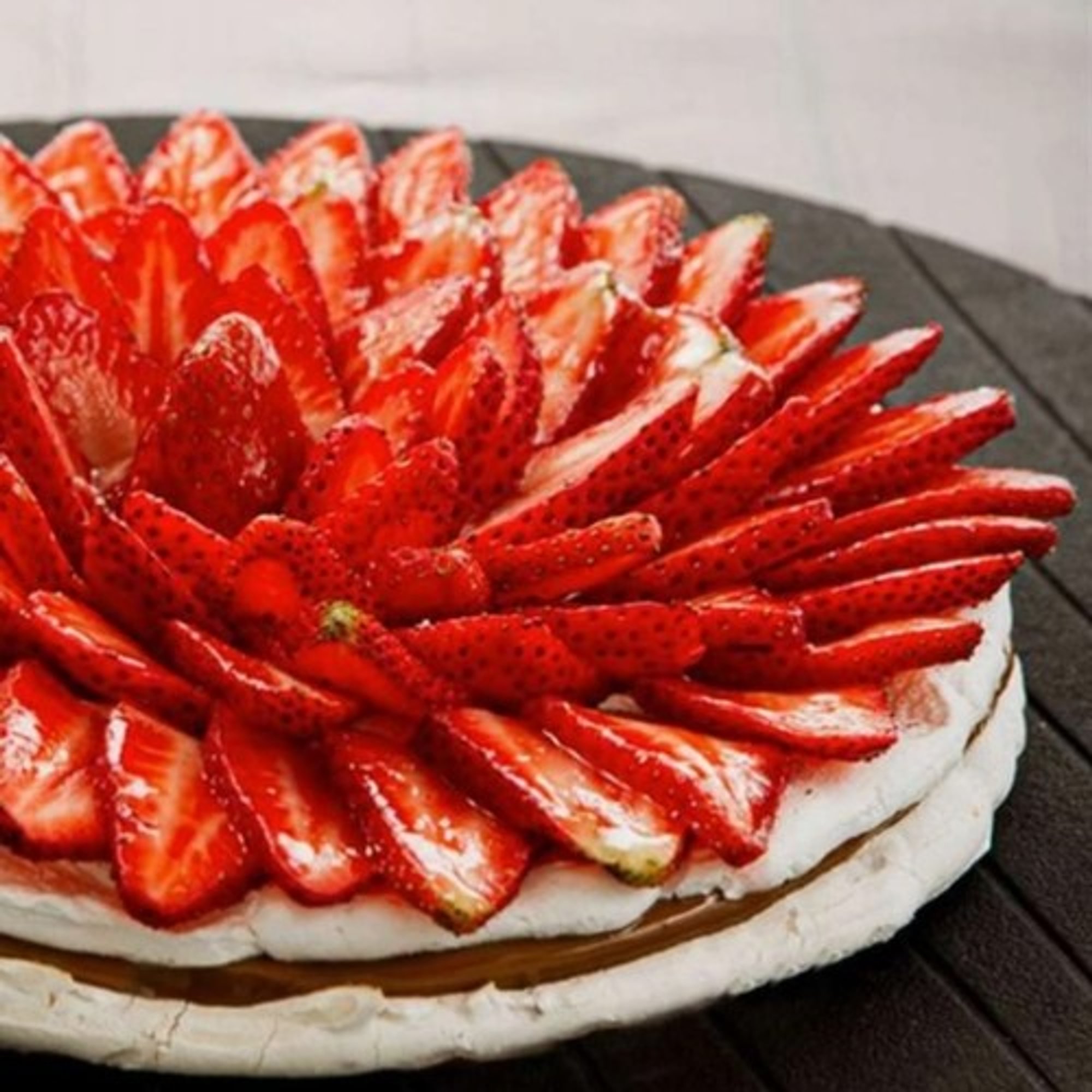 Pavlova (10 Persons)