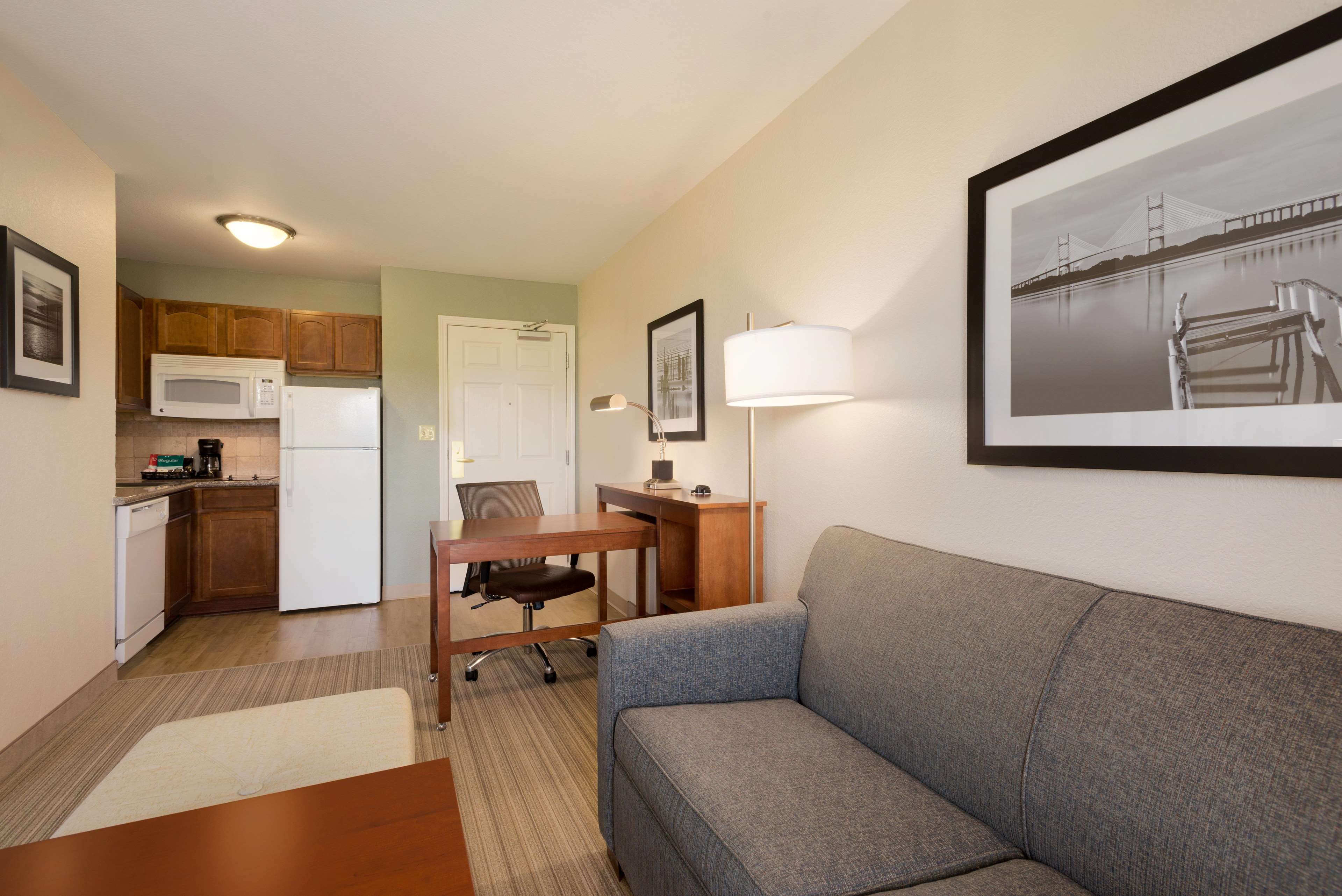 Homewood Suites by Hilton Jacksonville Deerwood Park Photo