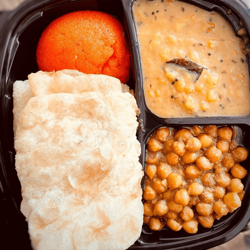 2 Puris, Halwa, Chana, & Aloo