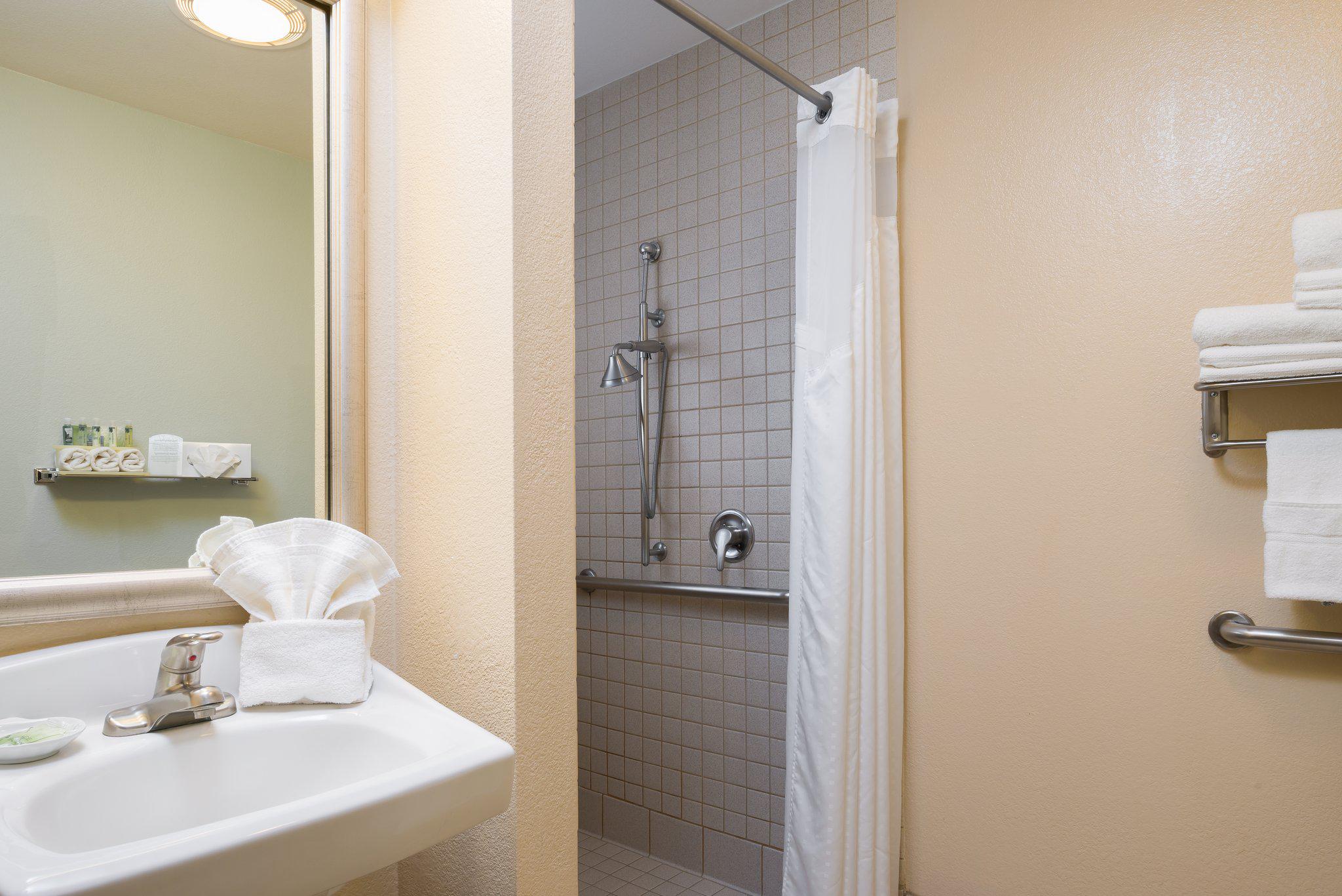 Holiday Inn Express & Suites Santa Clara - Silicon Valley Photo