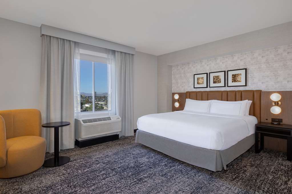 DoubleTree by Hilton Las Vegas East Flamingo Image