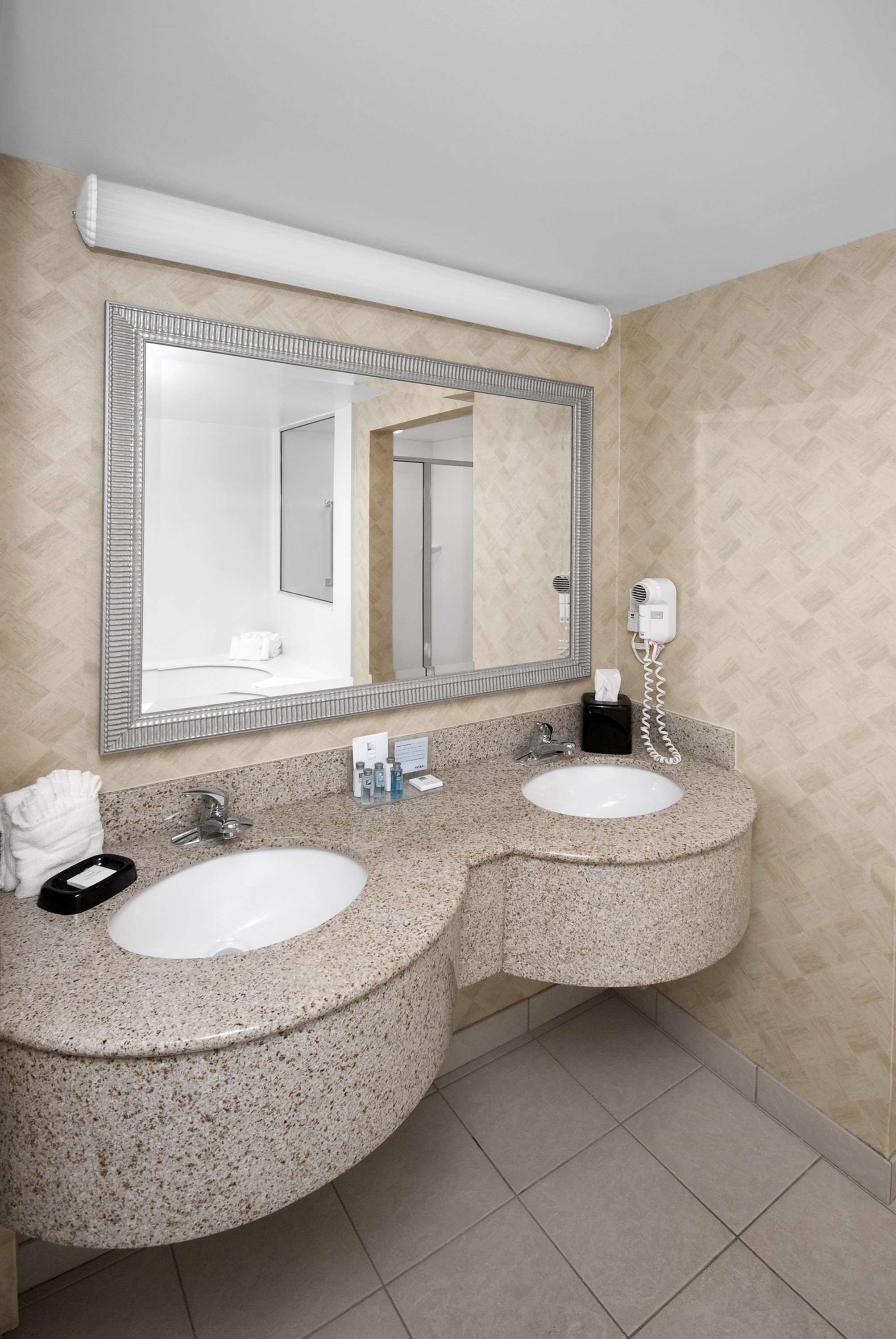 Hampton Inn & Suites Jacksonville Deerwood Park Photo