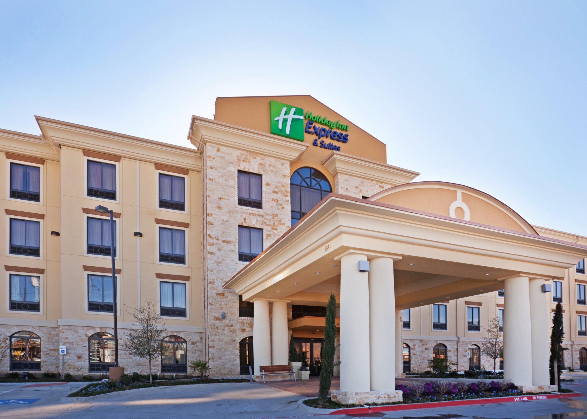 Holiday Inn Express & Suites Dallas Central Market Center Photo