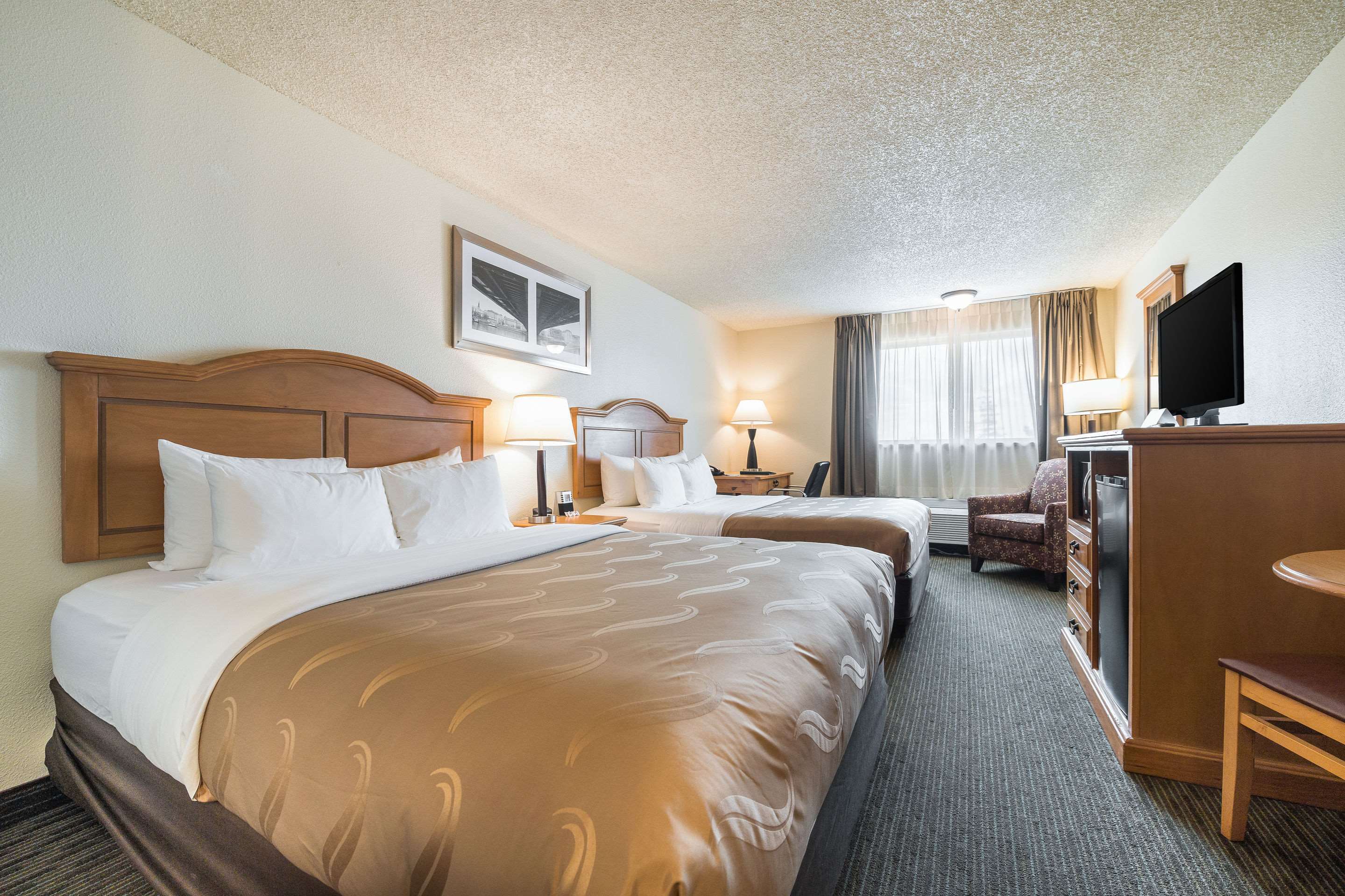 Quality Inn & Suites Silverdale Bangor-Keyport Photo