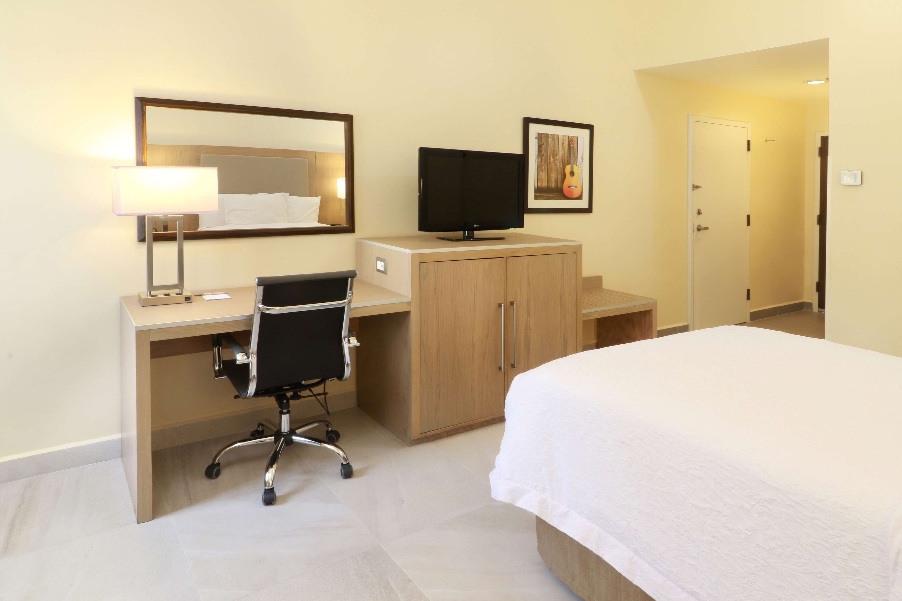 Images Hampton Inn by Hilton Monterrey-Airport