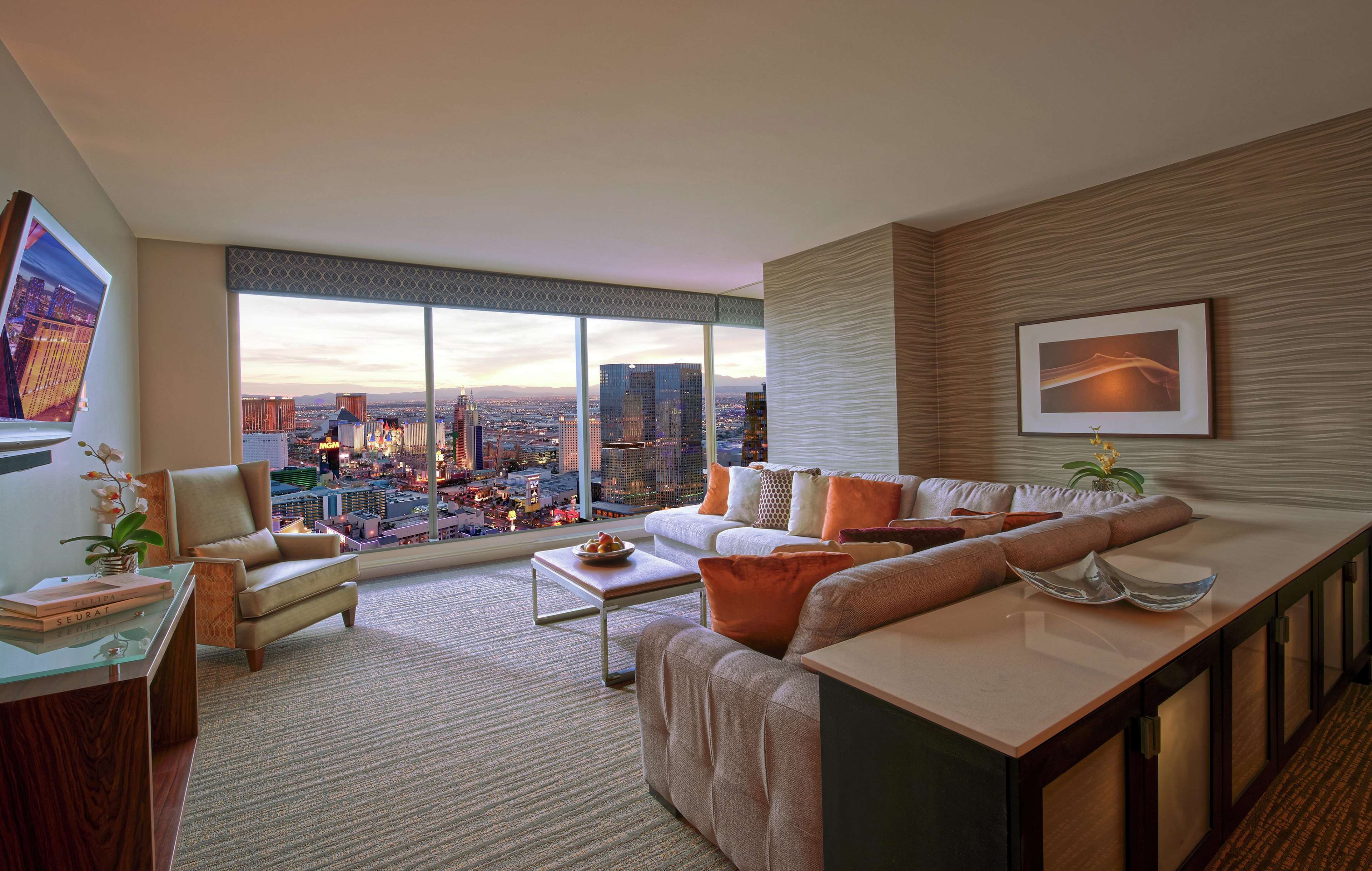 Elara by Hilton Grand Vacations – Center Strip Photo