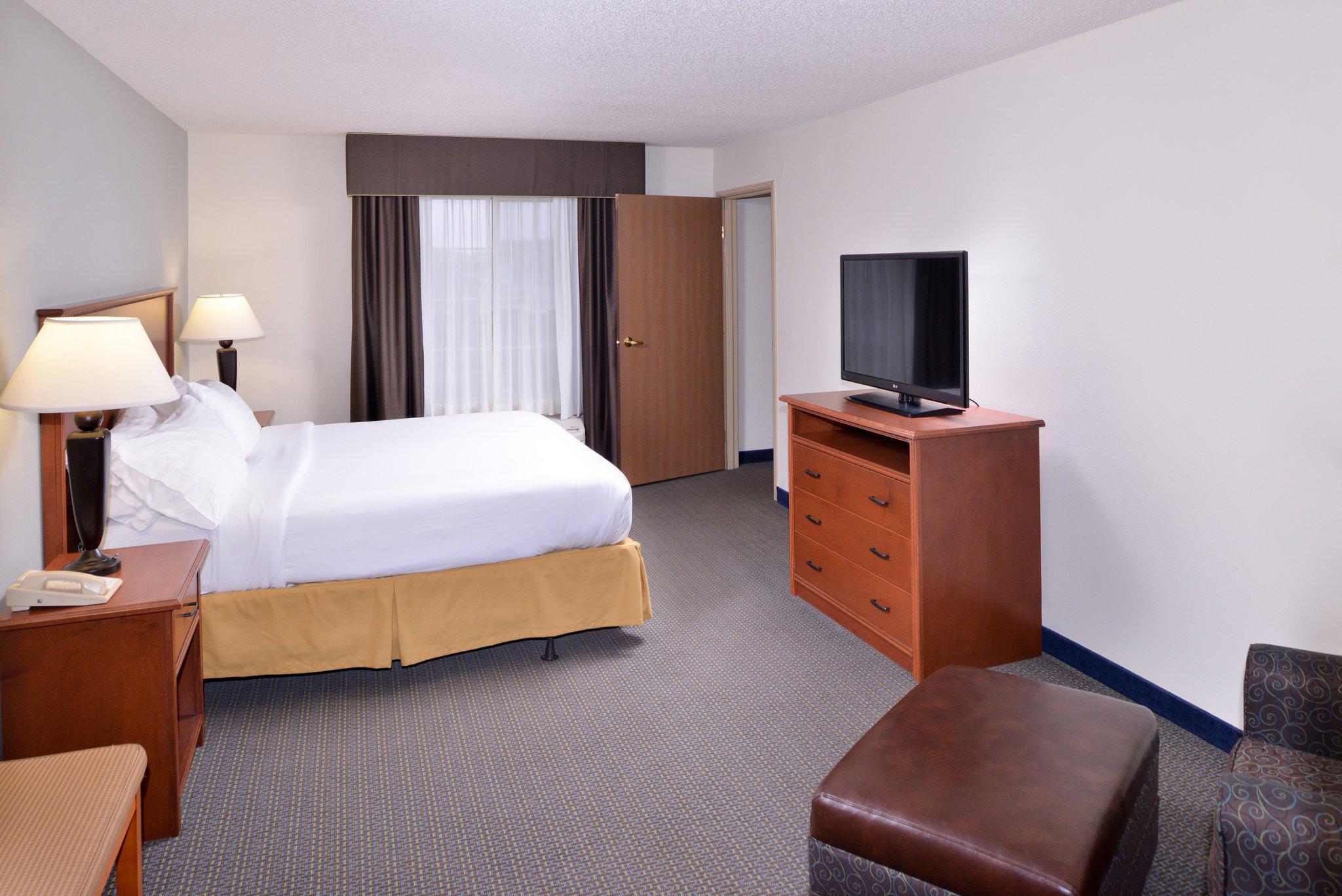 Holiday Inn Express & Suites Sioux Falls at Empire Mall Photo