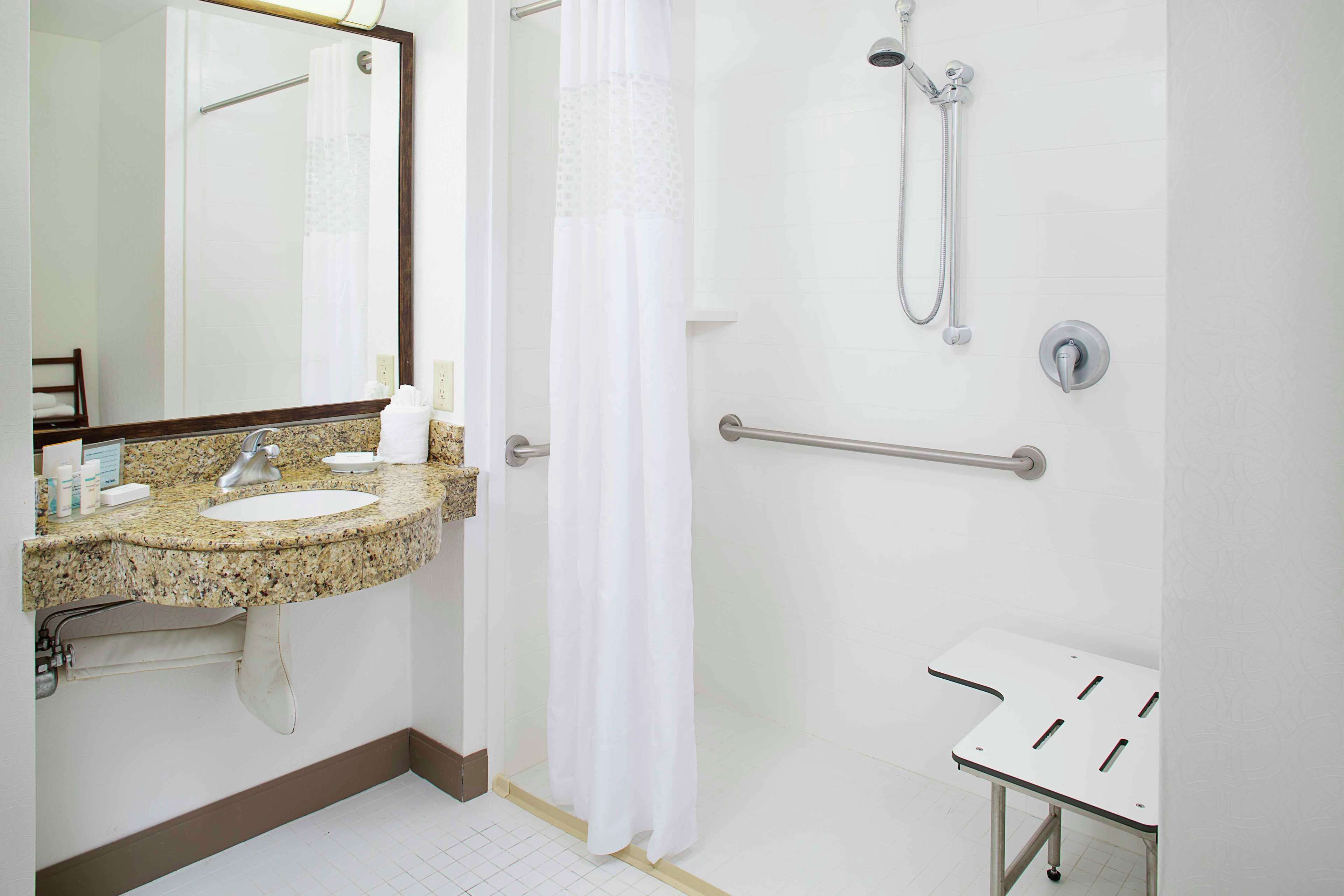 Hampton Inn Garden City Long Island Photo