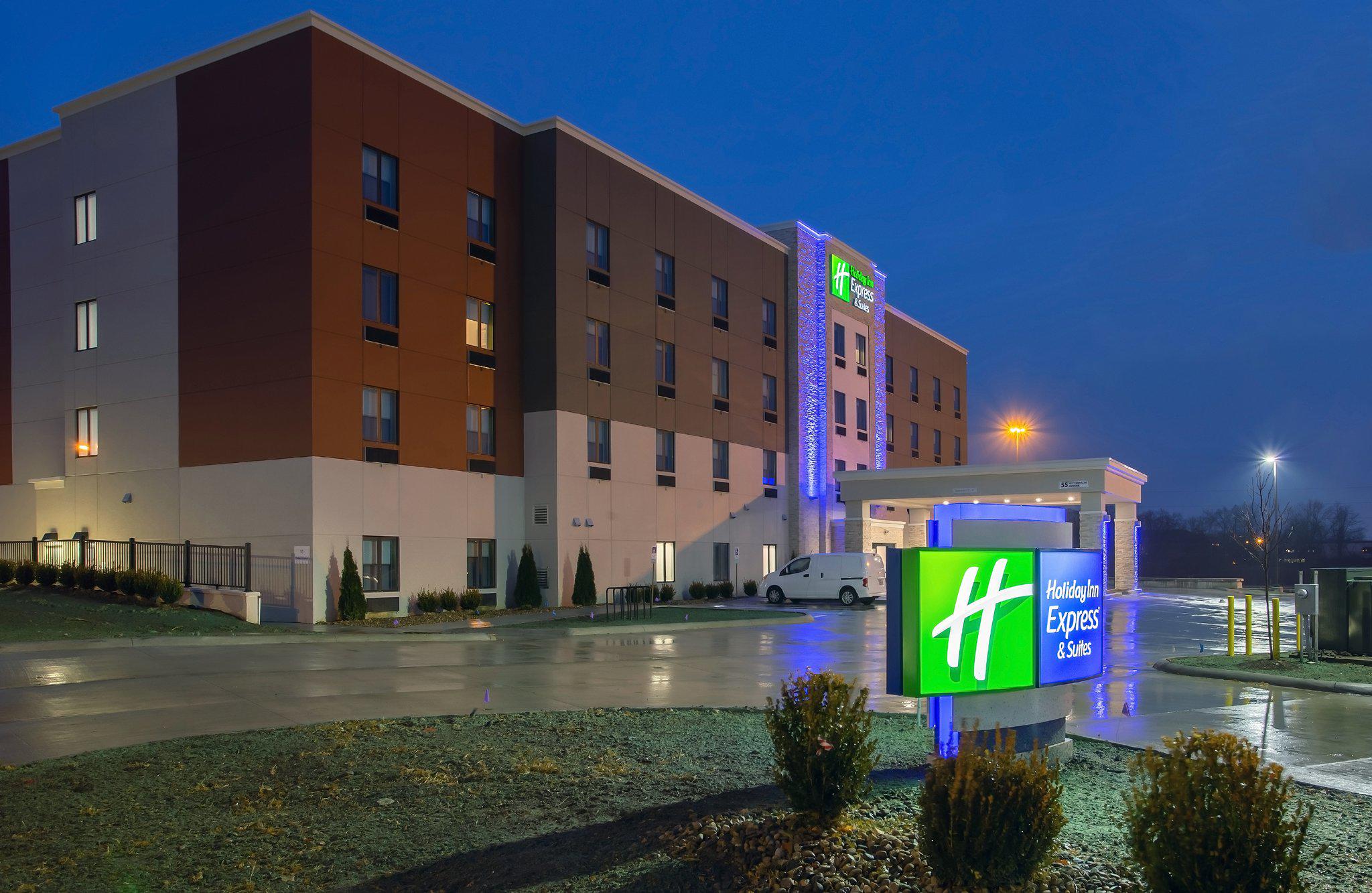 Holiday Inn Express & Suites Columbus - Worthington Photo