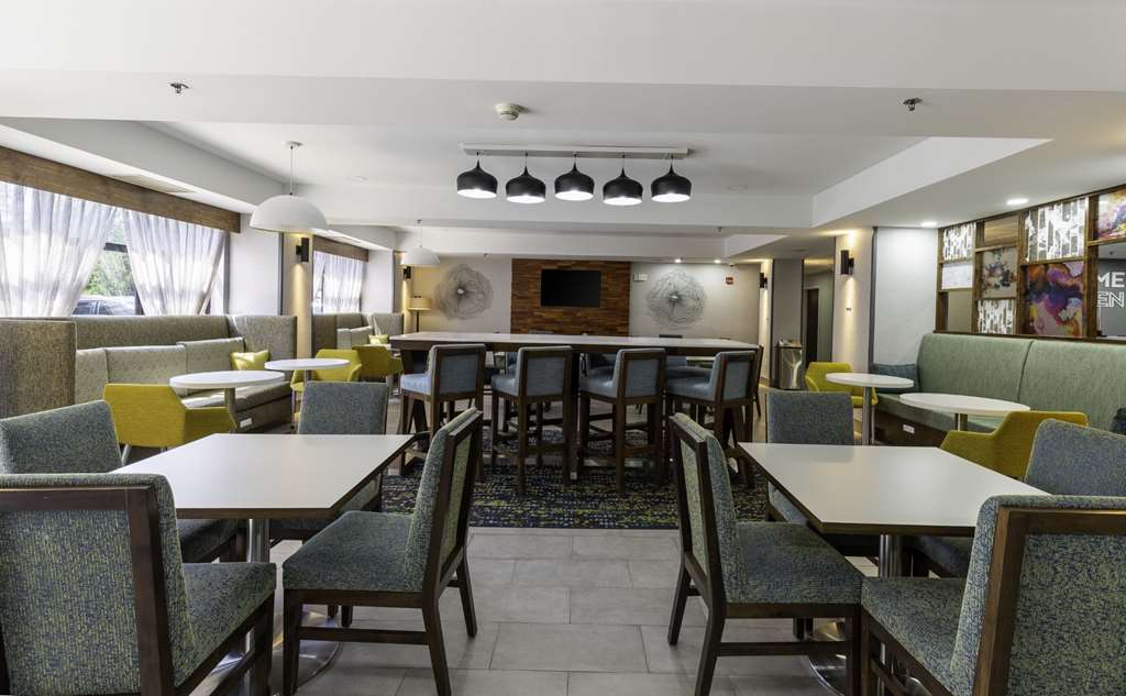 Hampton Inn East Windsor Image