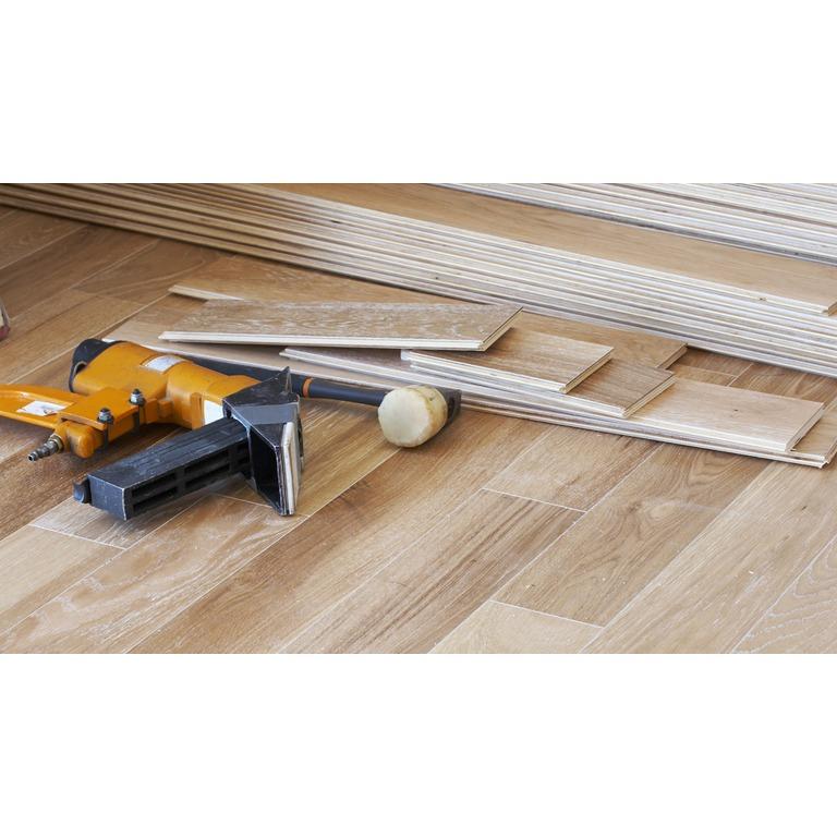 A Leeder Flooring Logo