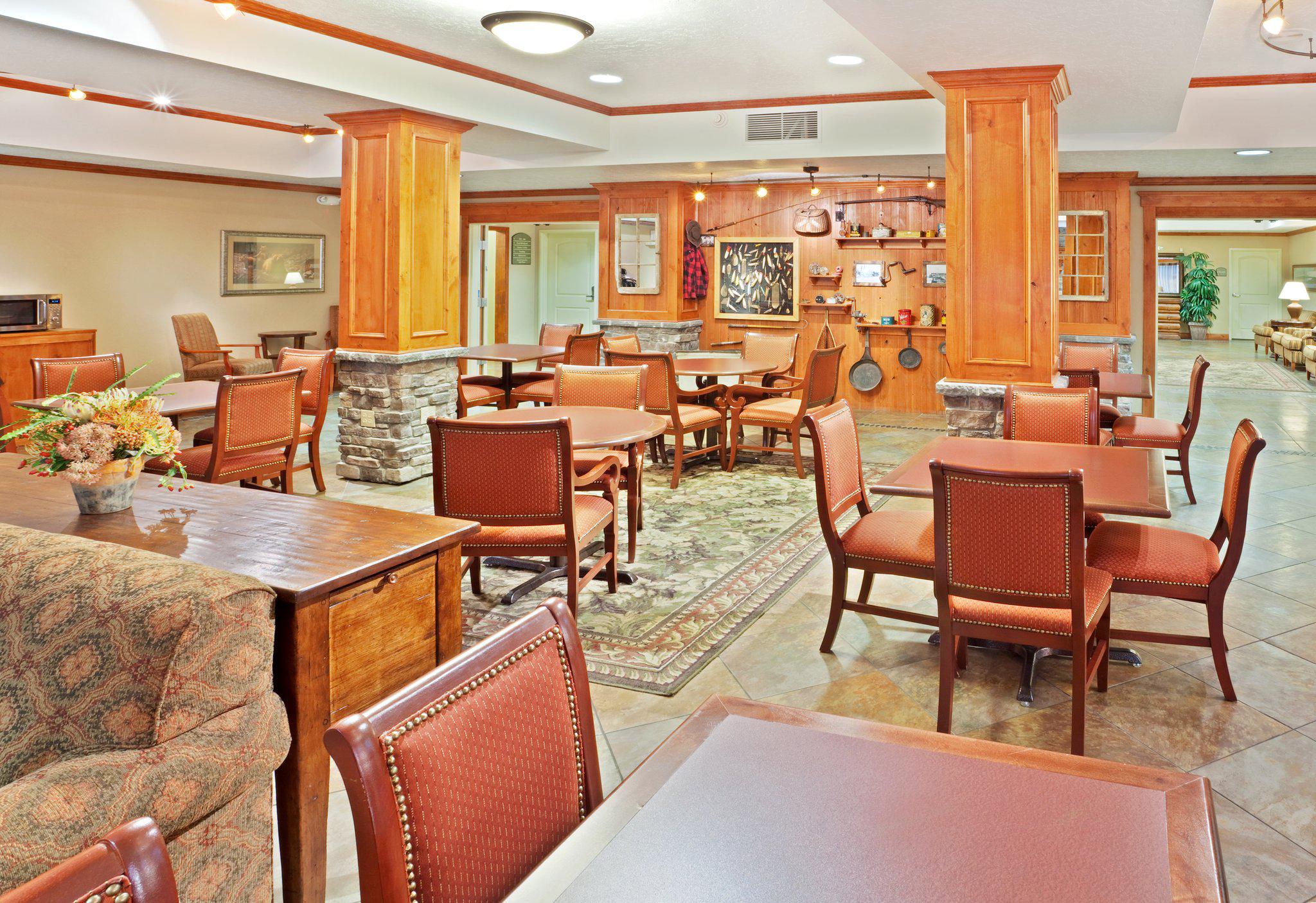 Holiday Inn Express & Suites Fairbanks Photo