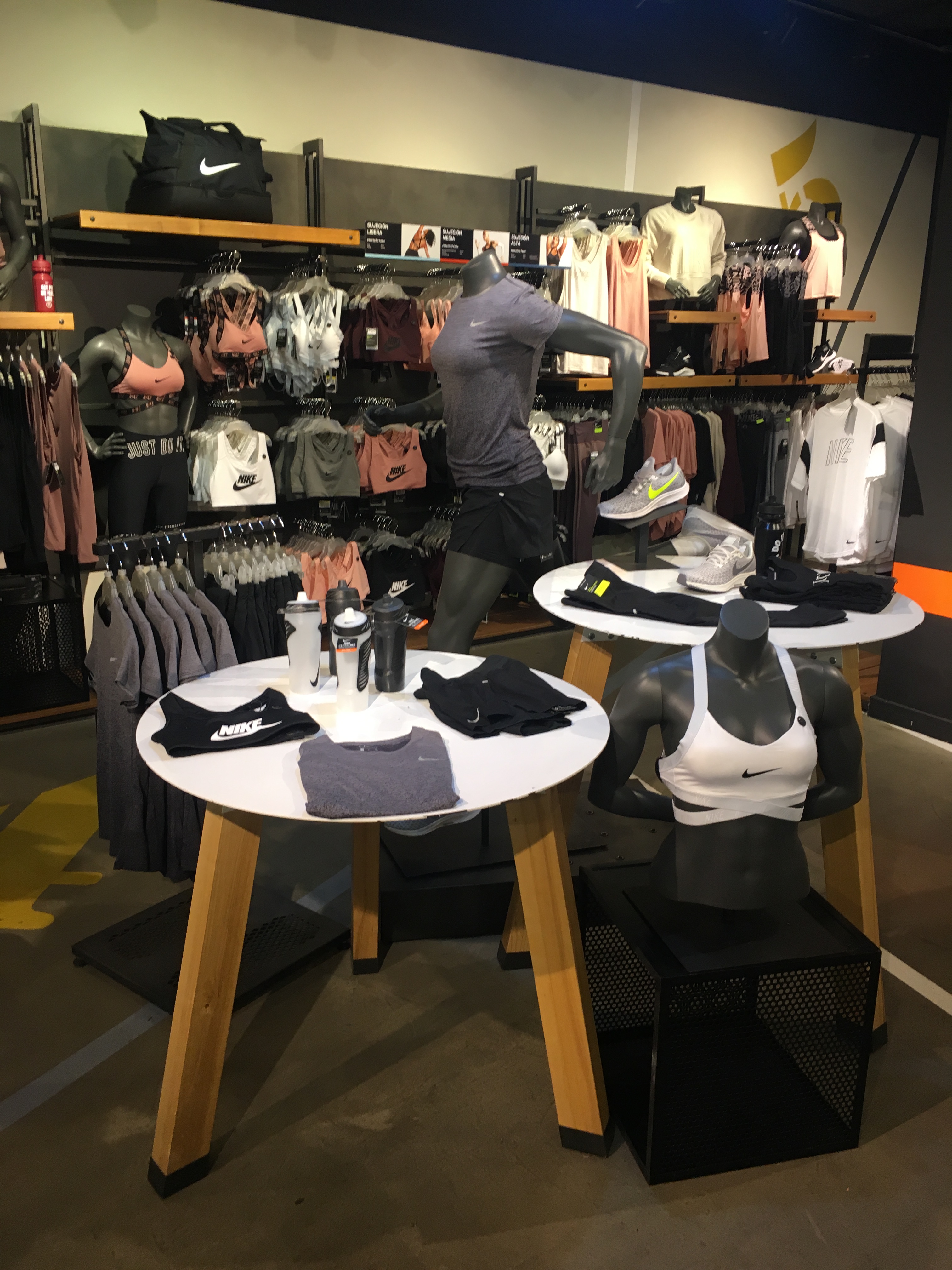 armario Guarda la ropa Firmar Nike Factory Store Valencia | Ropa De Deporte Páginas Amarillas