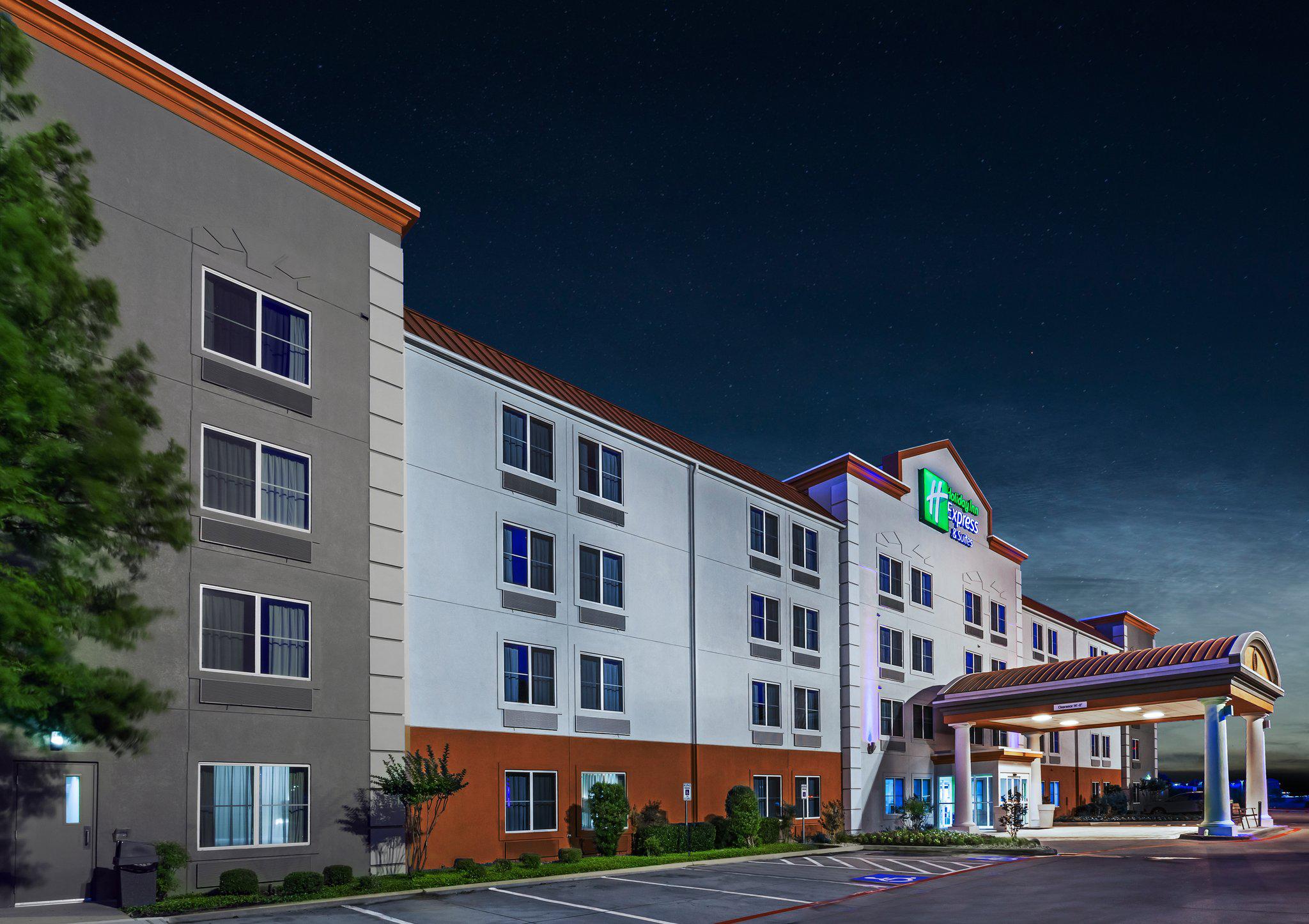 Holiday Inn Express & Suites Dallas Lewisville Photo