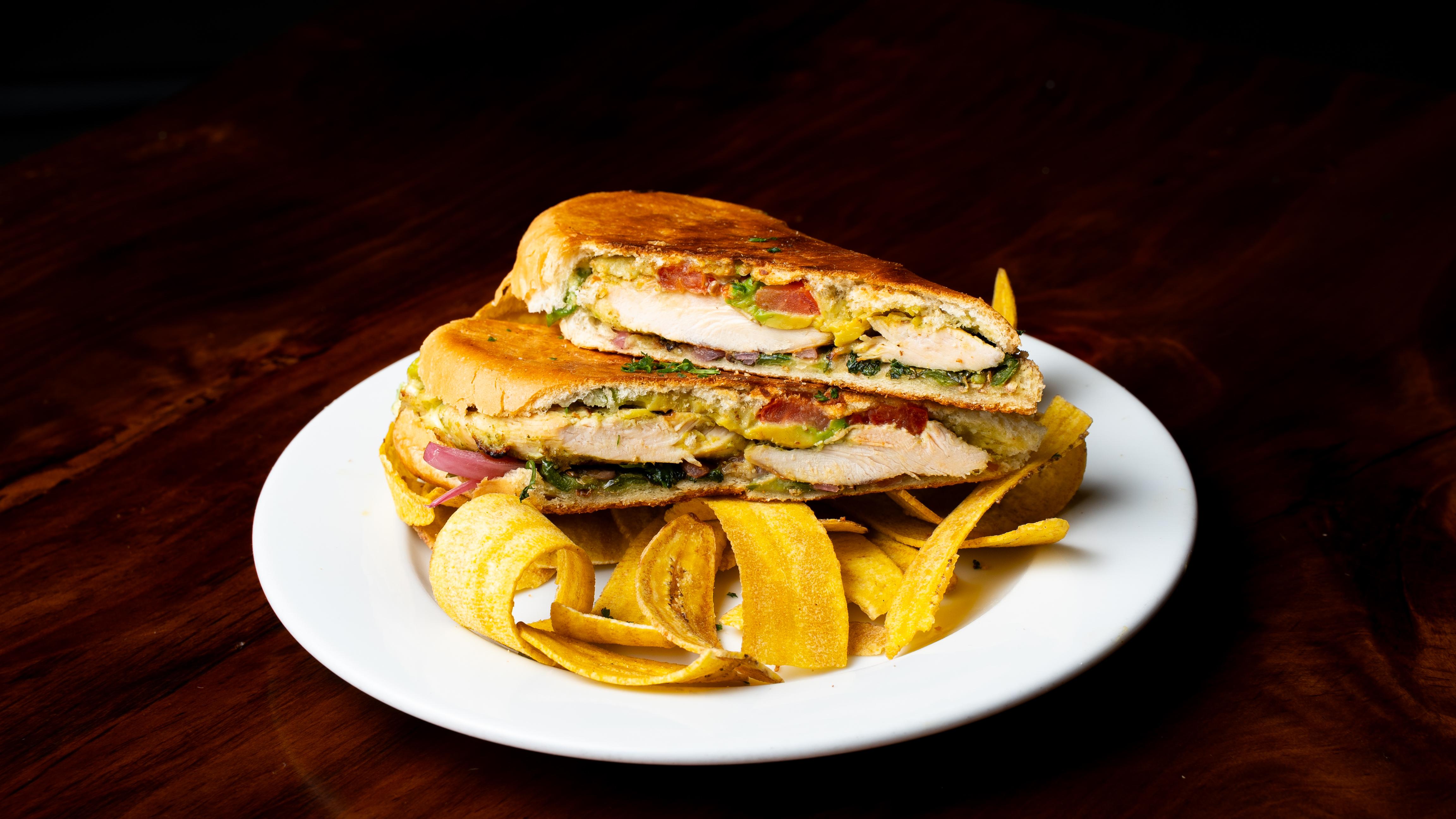 Sandwich De Pollo | Chicken Sandwich