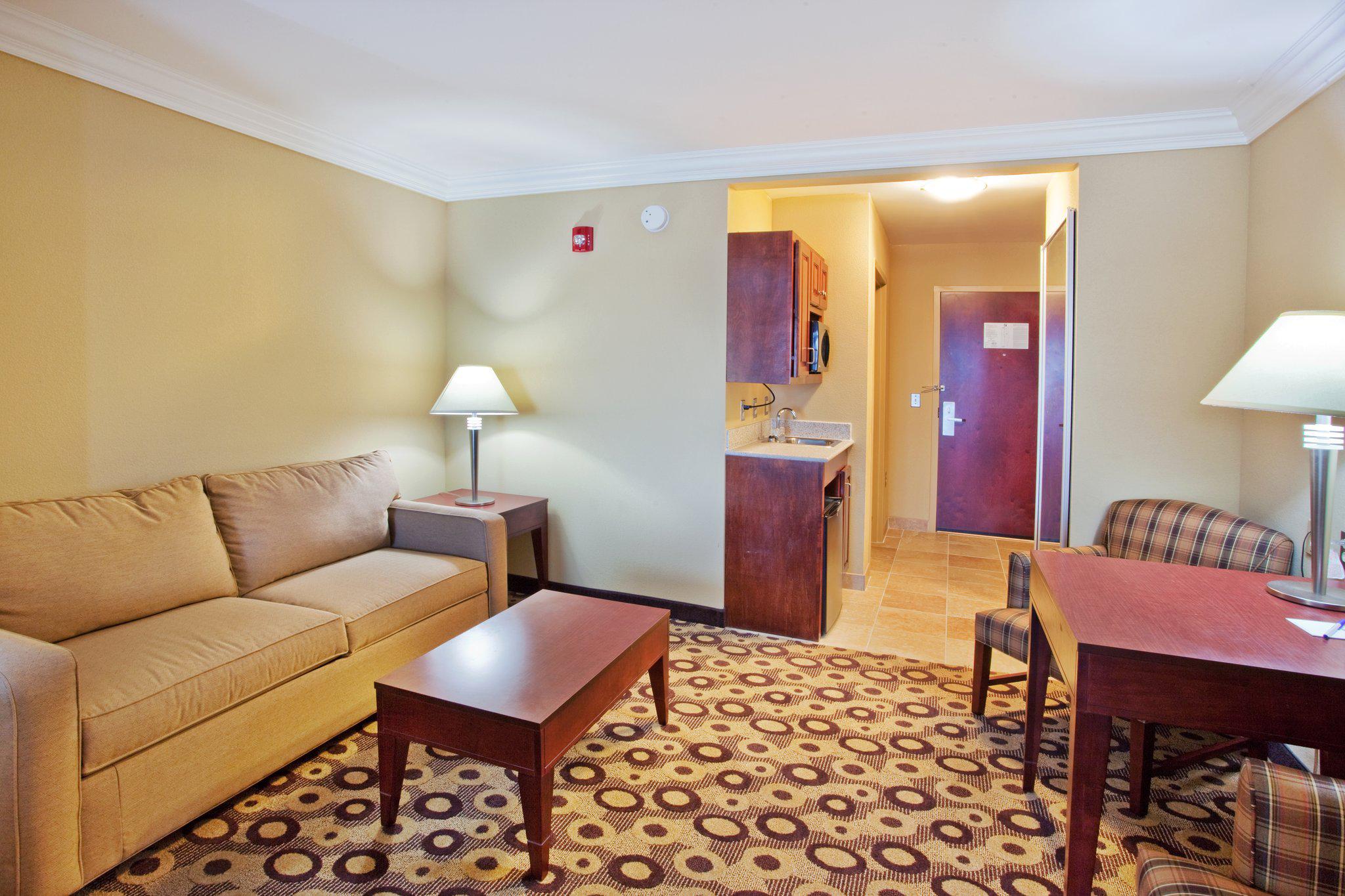 Holiday Inn Express & Suites Macon-West Photo