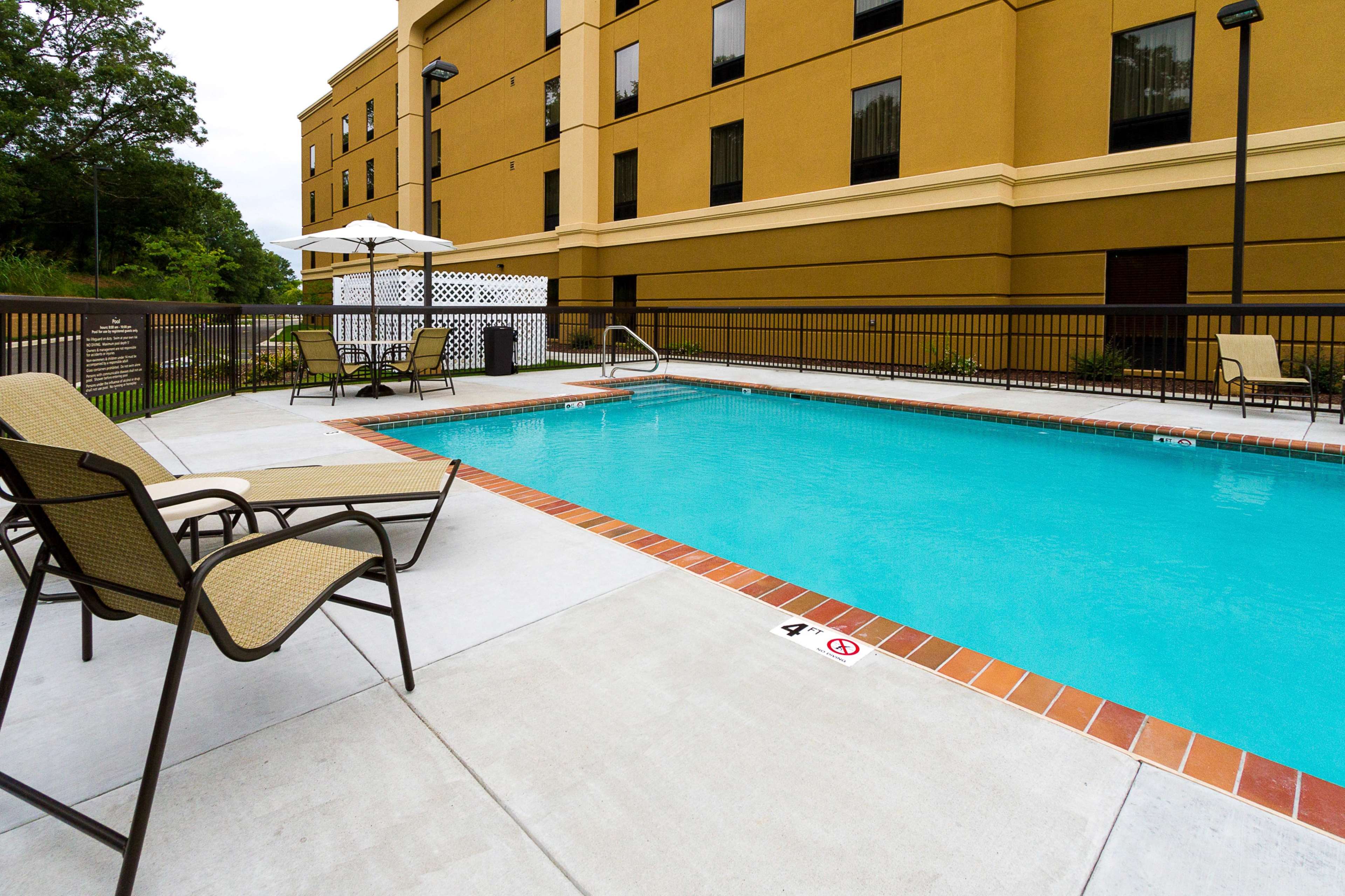 Hampton Inn Fayetteville Photo