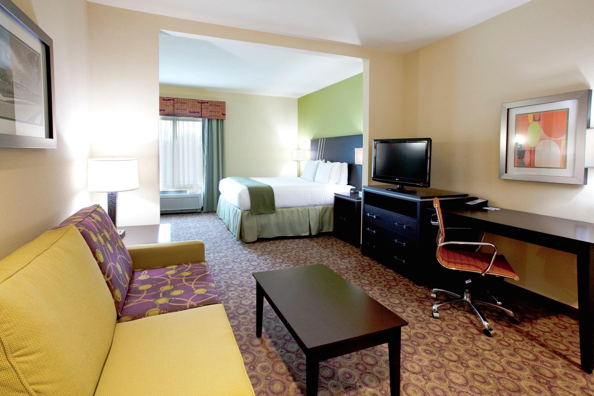 Holiday Inn Express & Suites Clemson - Univ Area Photo