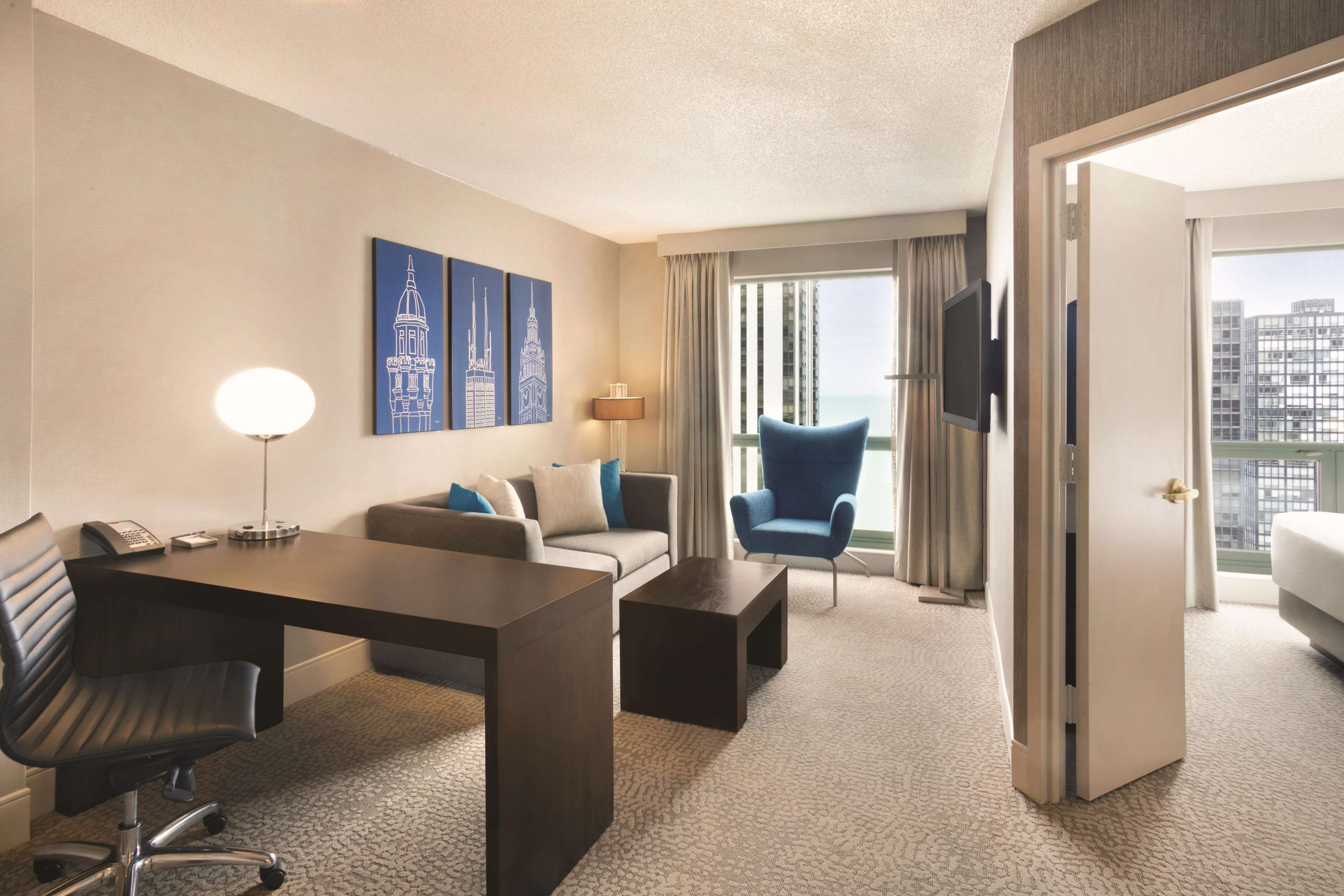 Hilton Chicago/Magnificent Mile Suites Photo