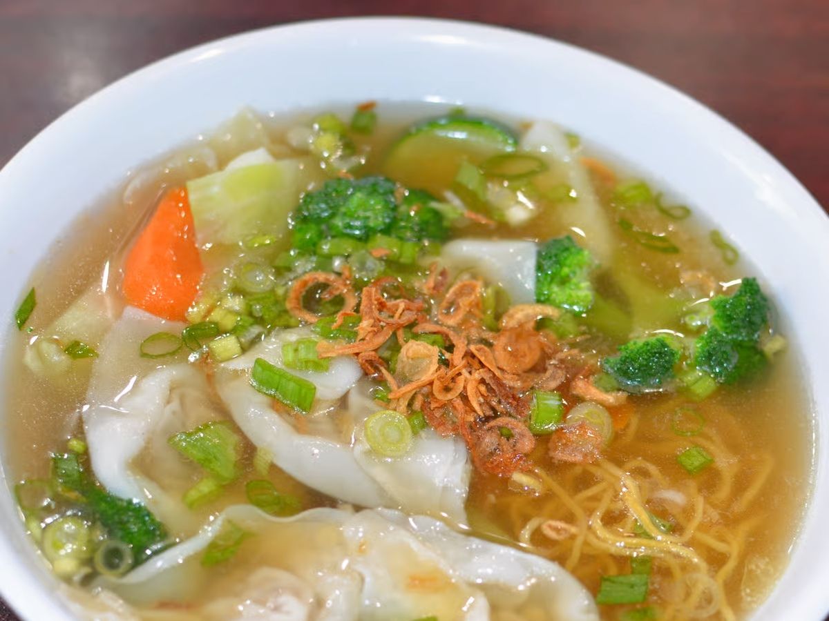 15 Wonton Egg Noodle Soup (Large)