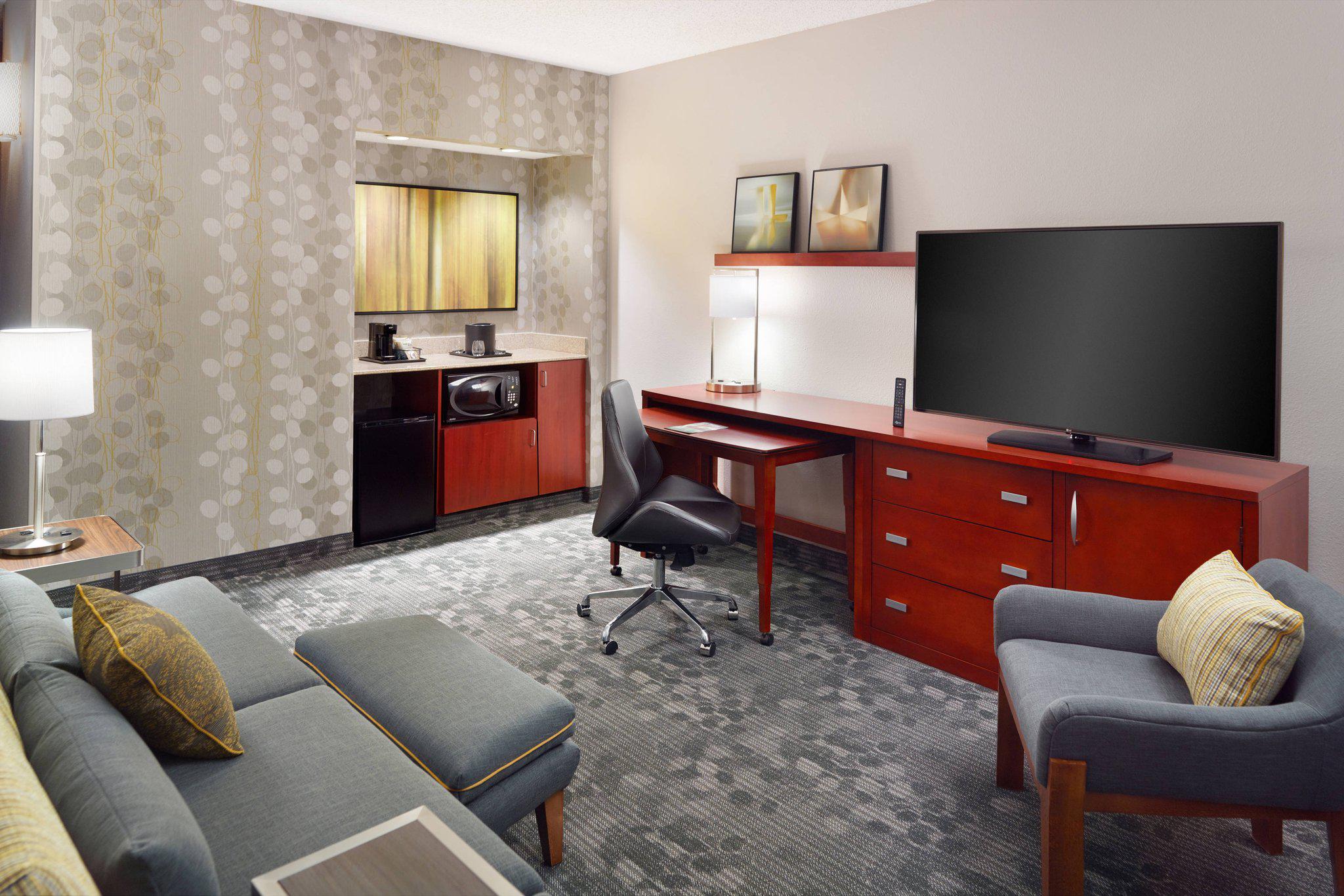 Courtyard by Marriott Atlanta Perimeter Center Photo