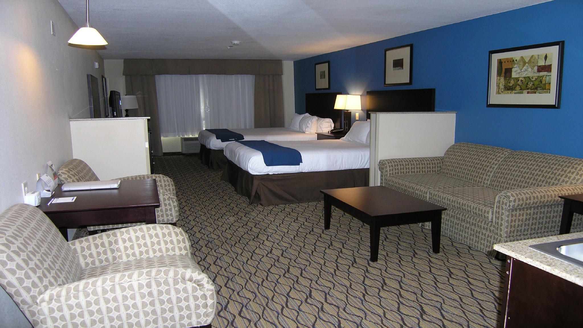 Holiday Inn Express & Suites Belle Vernon Photo