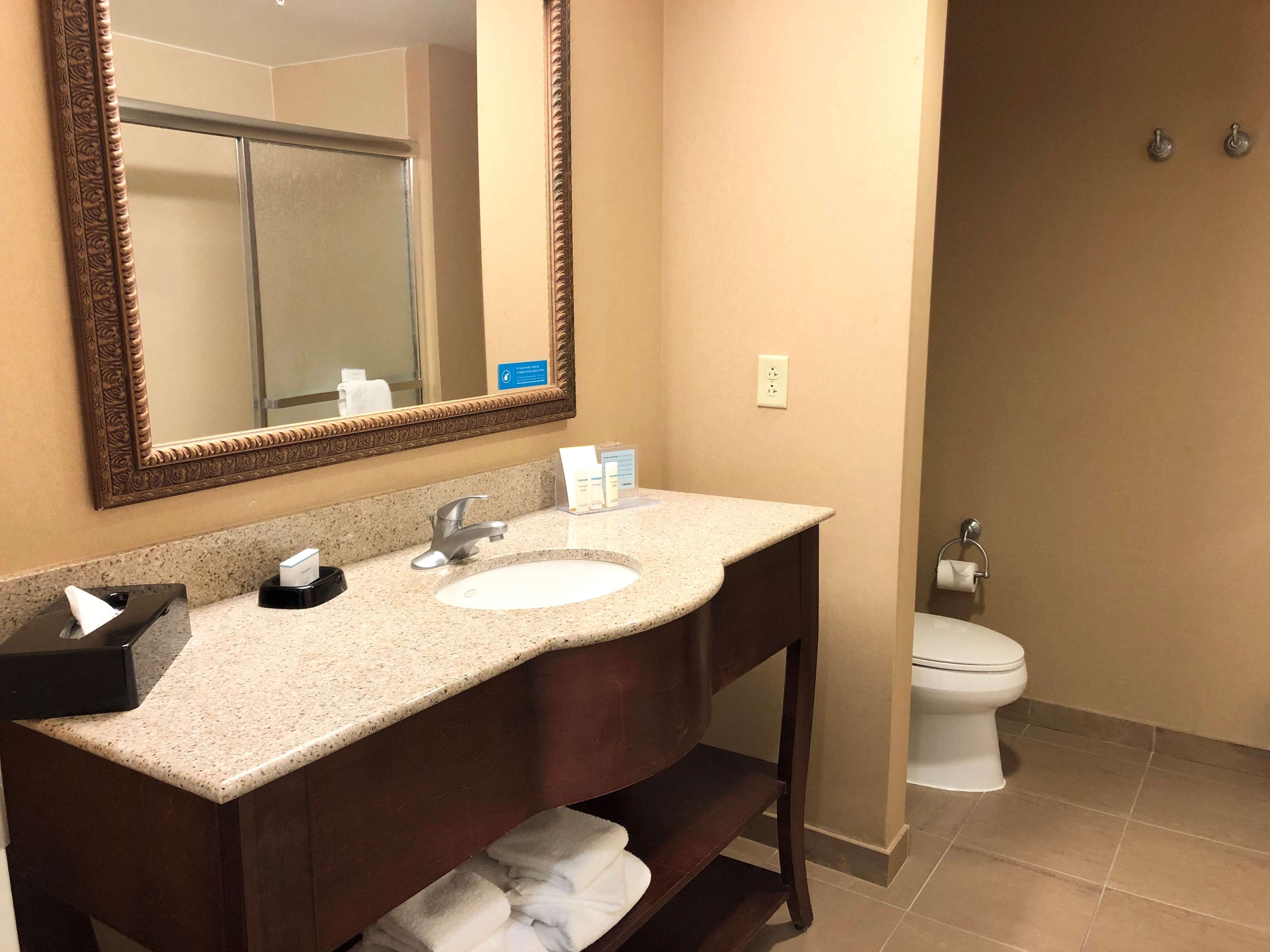 Hampton Inn & Suites Norfolk-Airport Photo