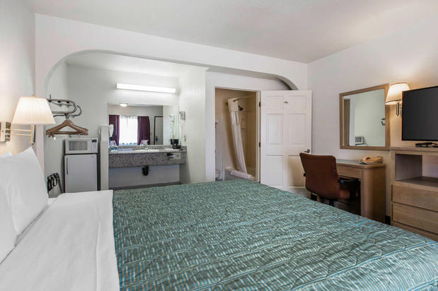 Images Rodeway Inn Beaumont I-10