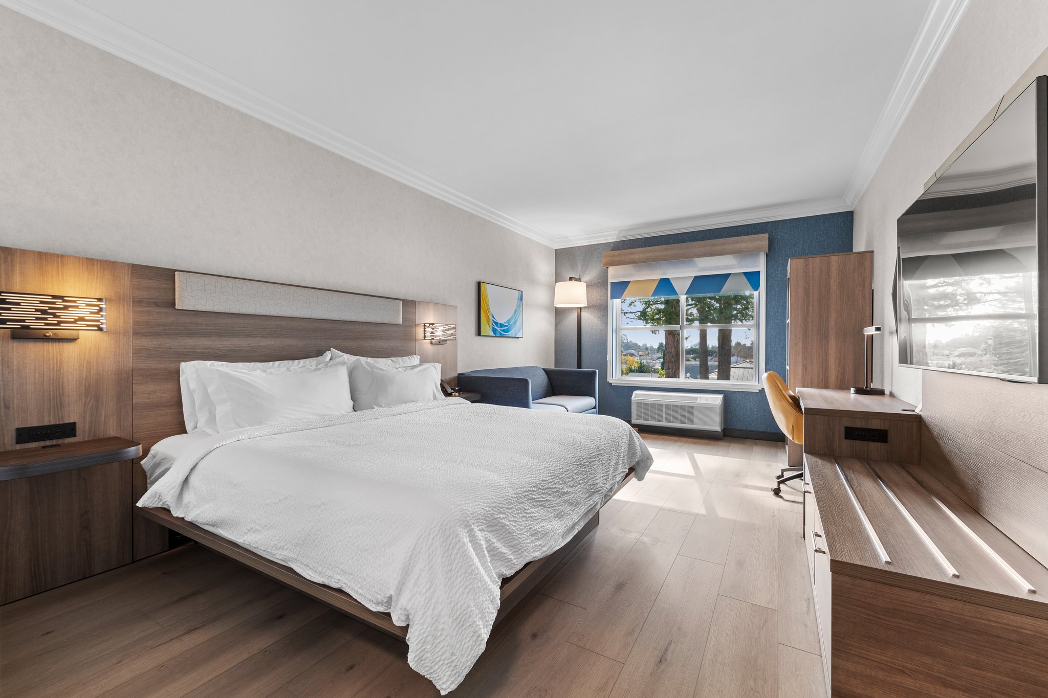 Holiday Inn Express & Suites Santa Cruz by IHG Image