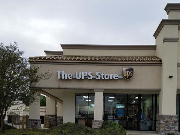 Facade of The UPS Store Baton Rouge
