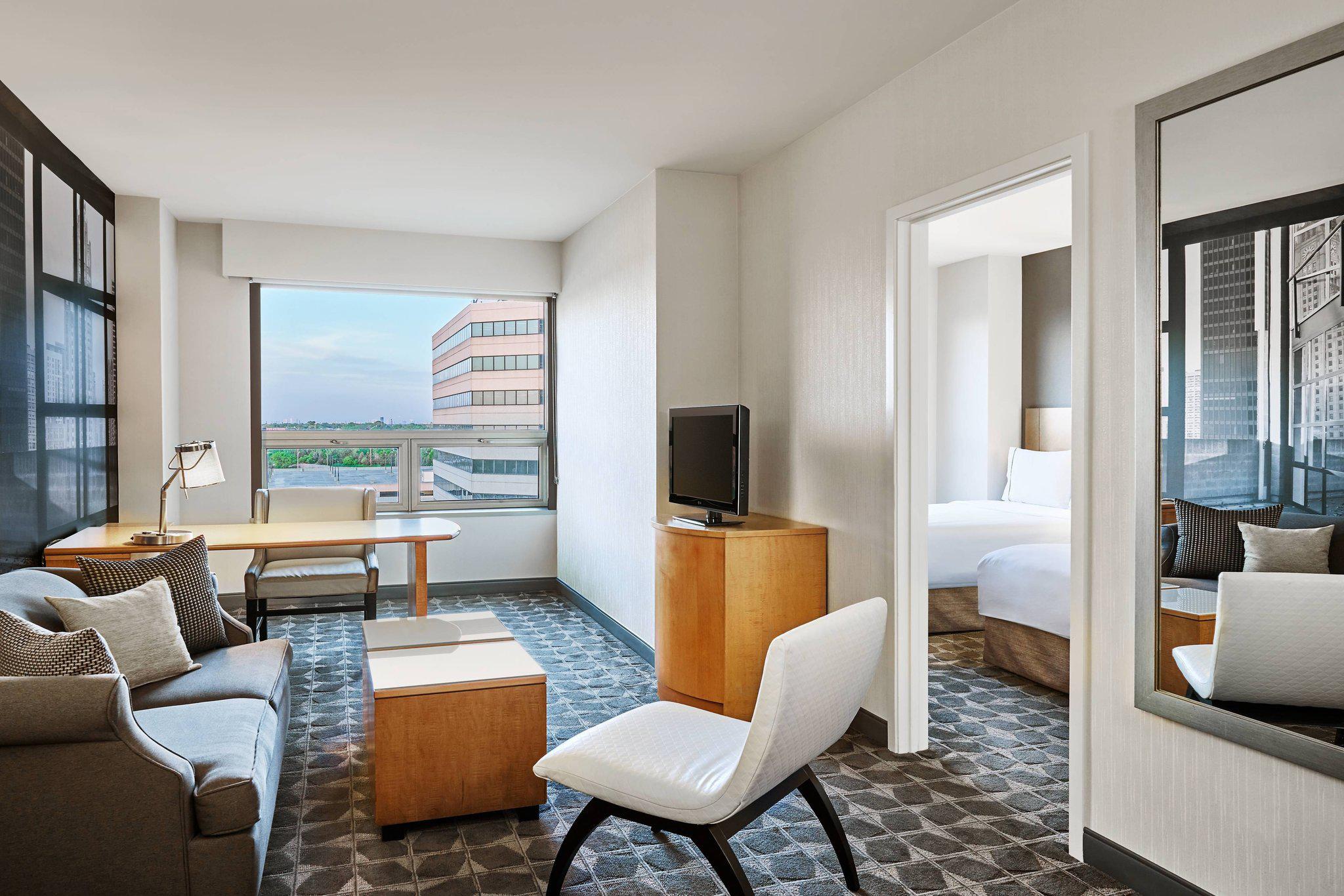 Renaissance Chicago O'Hare Suites Hotel Photo