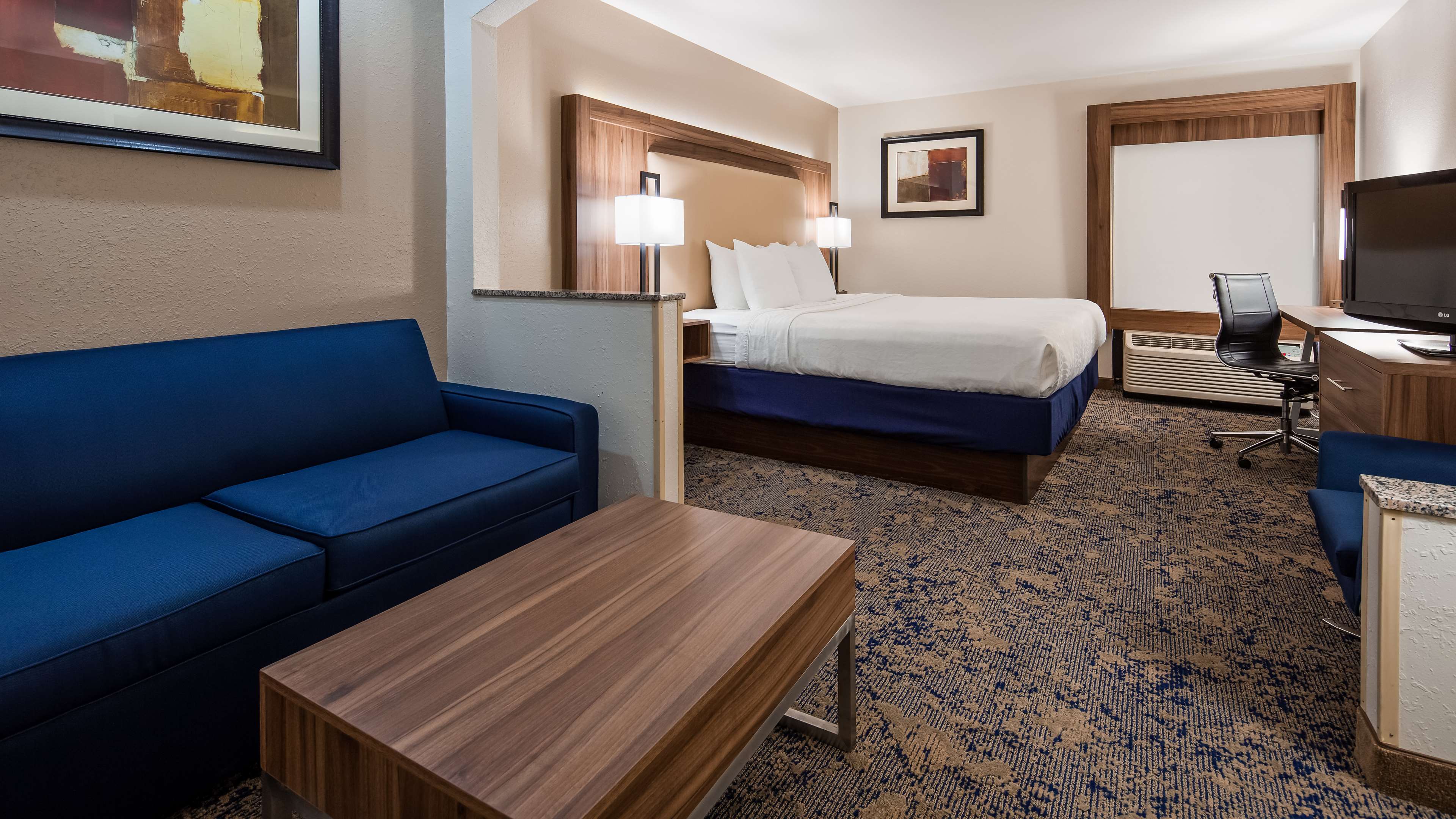 Best Western Plus Kansas City Airport-KCI East Photo