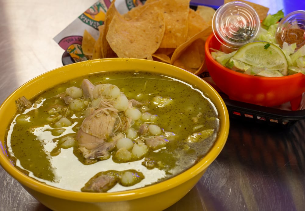 POZOLE VERDE DE POLLO