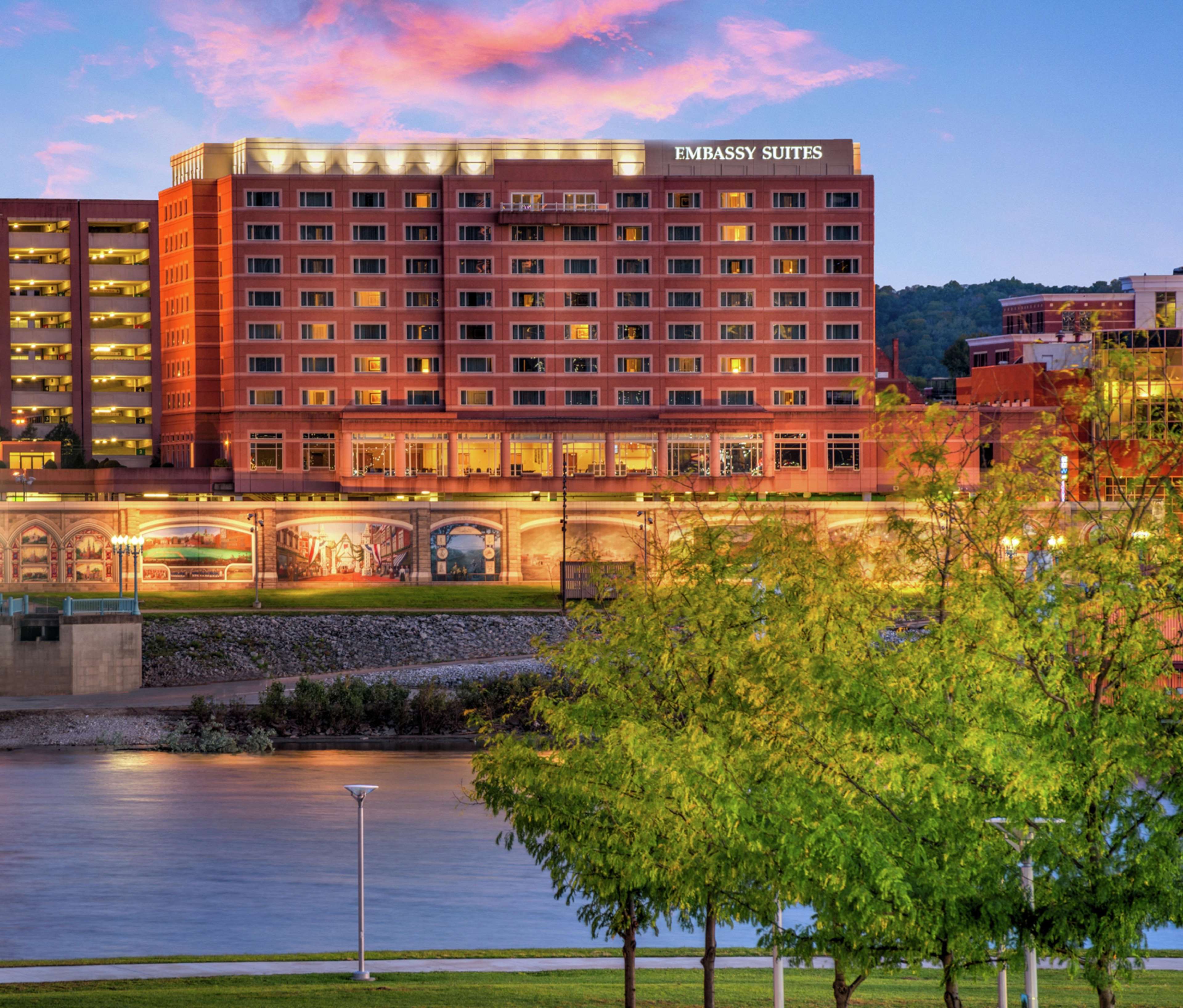 Embassy Suites by Hilton Cincinnati RiverCenter Photo