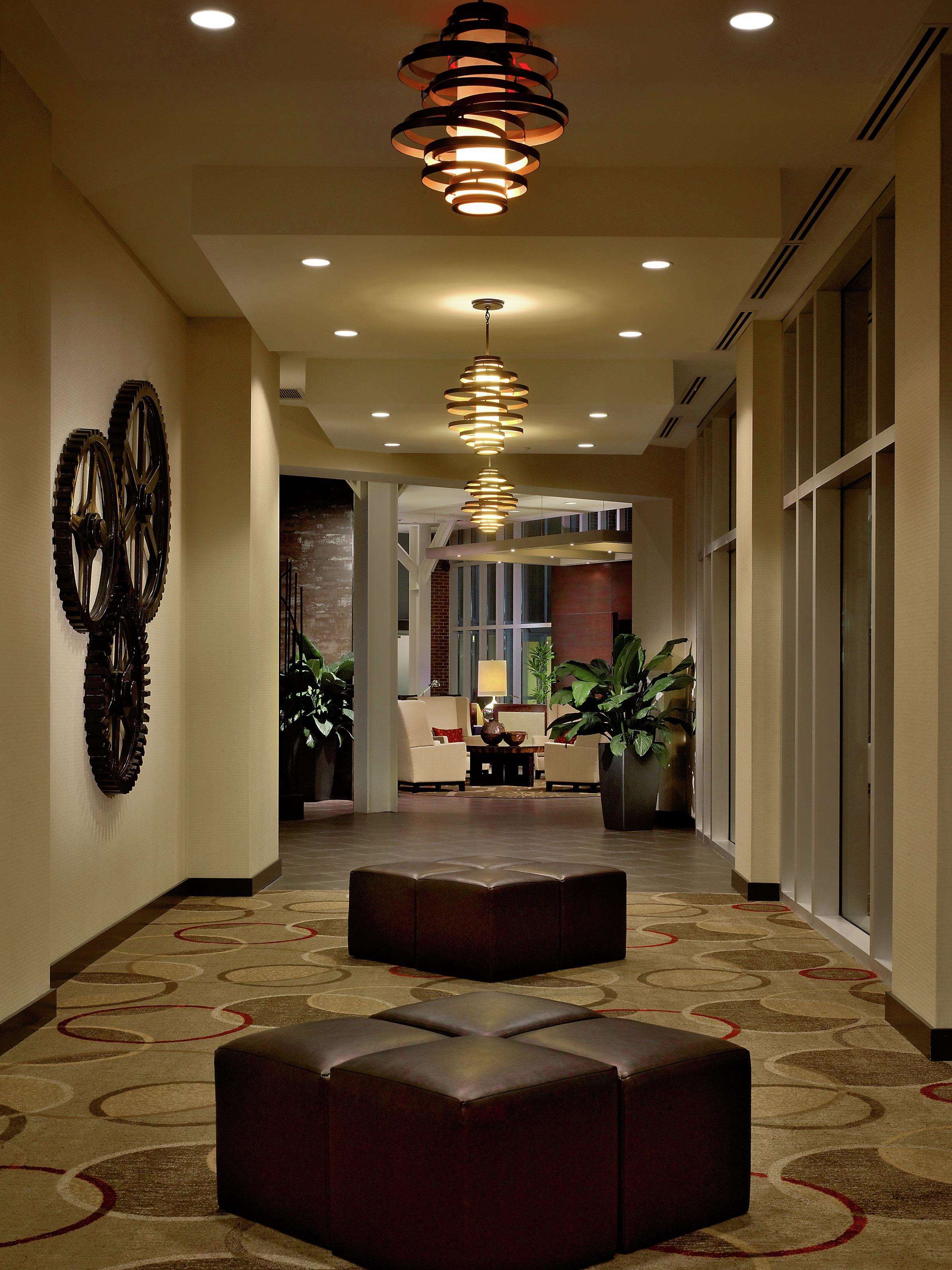 DoubleTree by Hilton Hotel & Suites Charleston Airport Photo