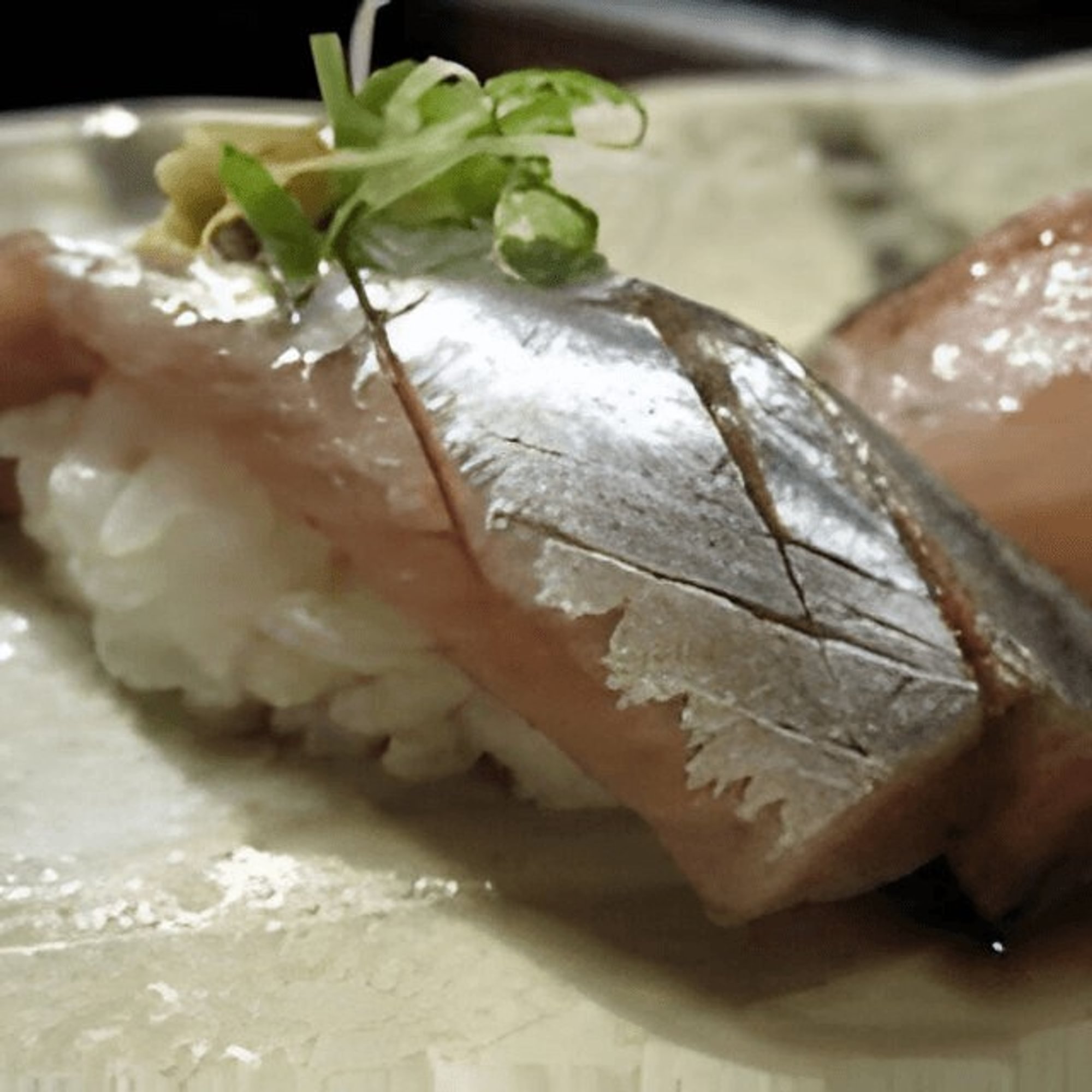 Mackerel / Saba Sushi (2pcs)