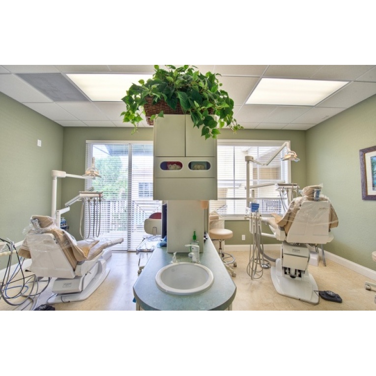Gardens Dental Care Logo