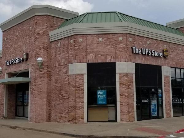 Facade of The UPS Store McKinney