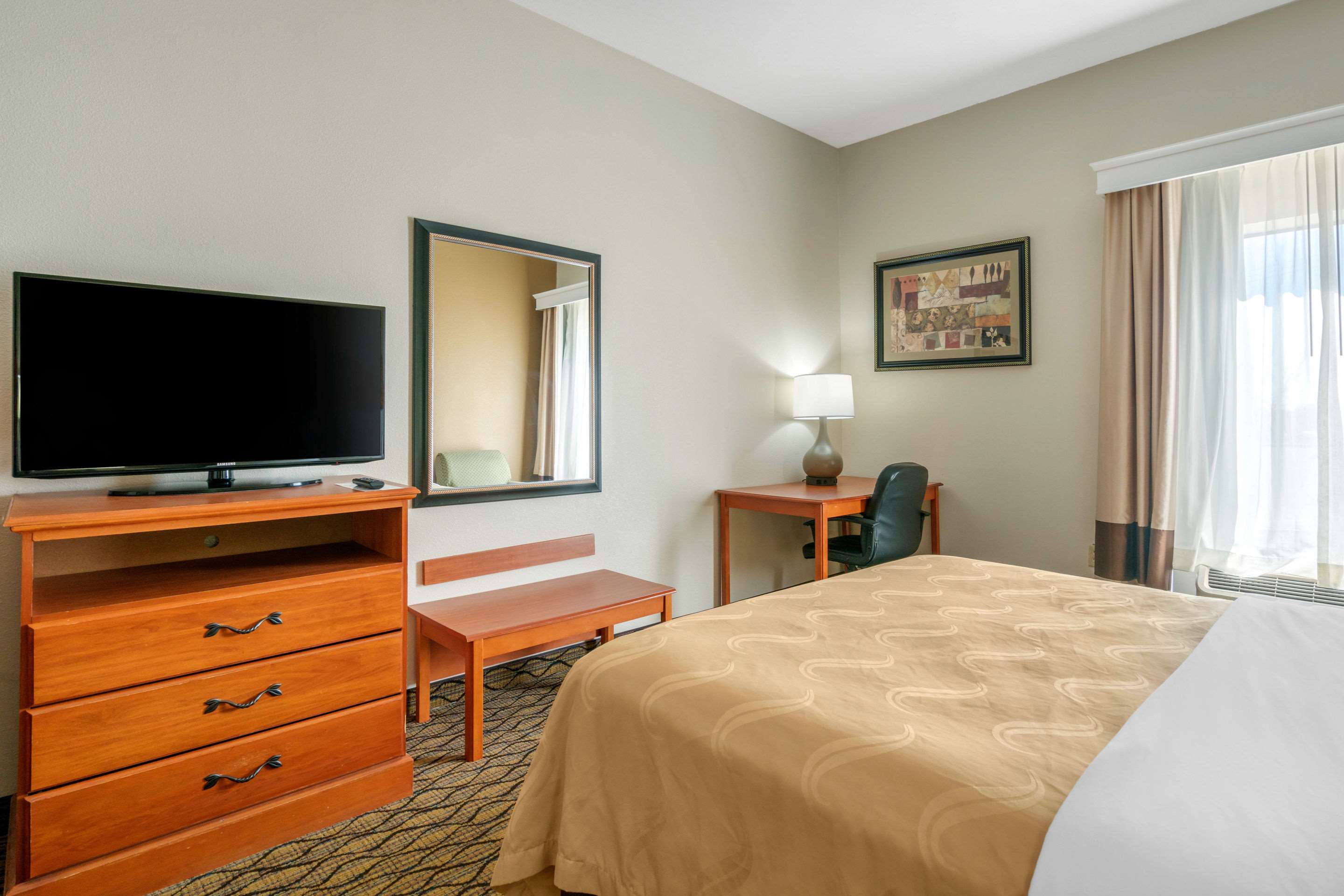 Quality Inn & Suites Jefferson City Photo