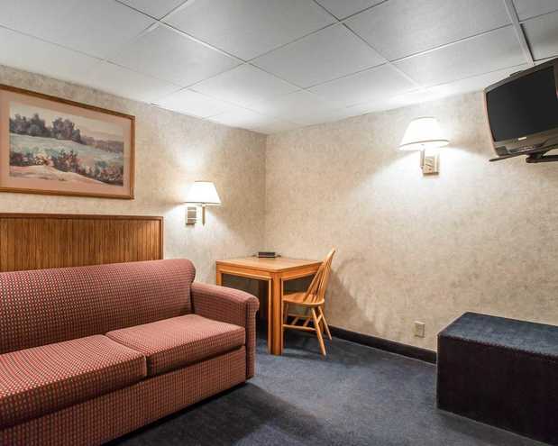 Images Econo Lodge Inn & Suites Lake Of The Ozarks