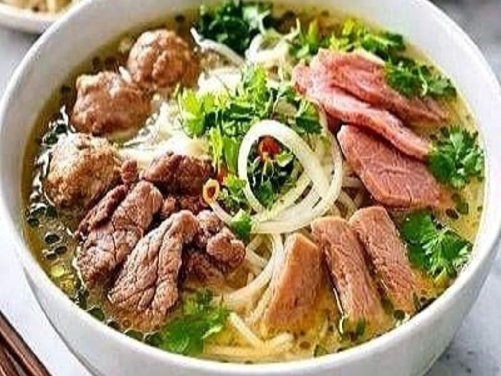 P1. Pho Deluxe