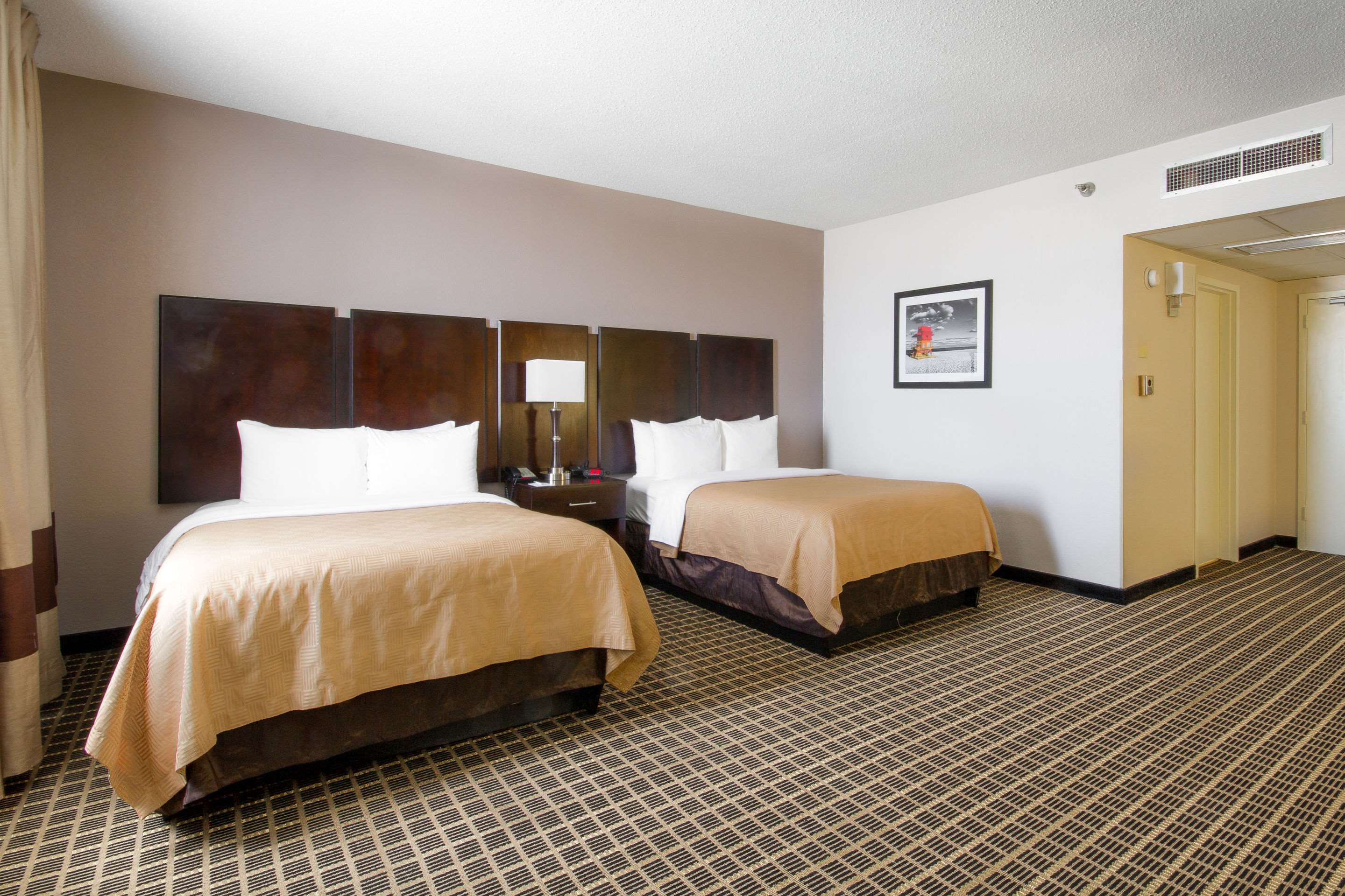 Clarion Inn & Suites Miami International Airport Photo