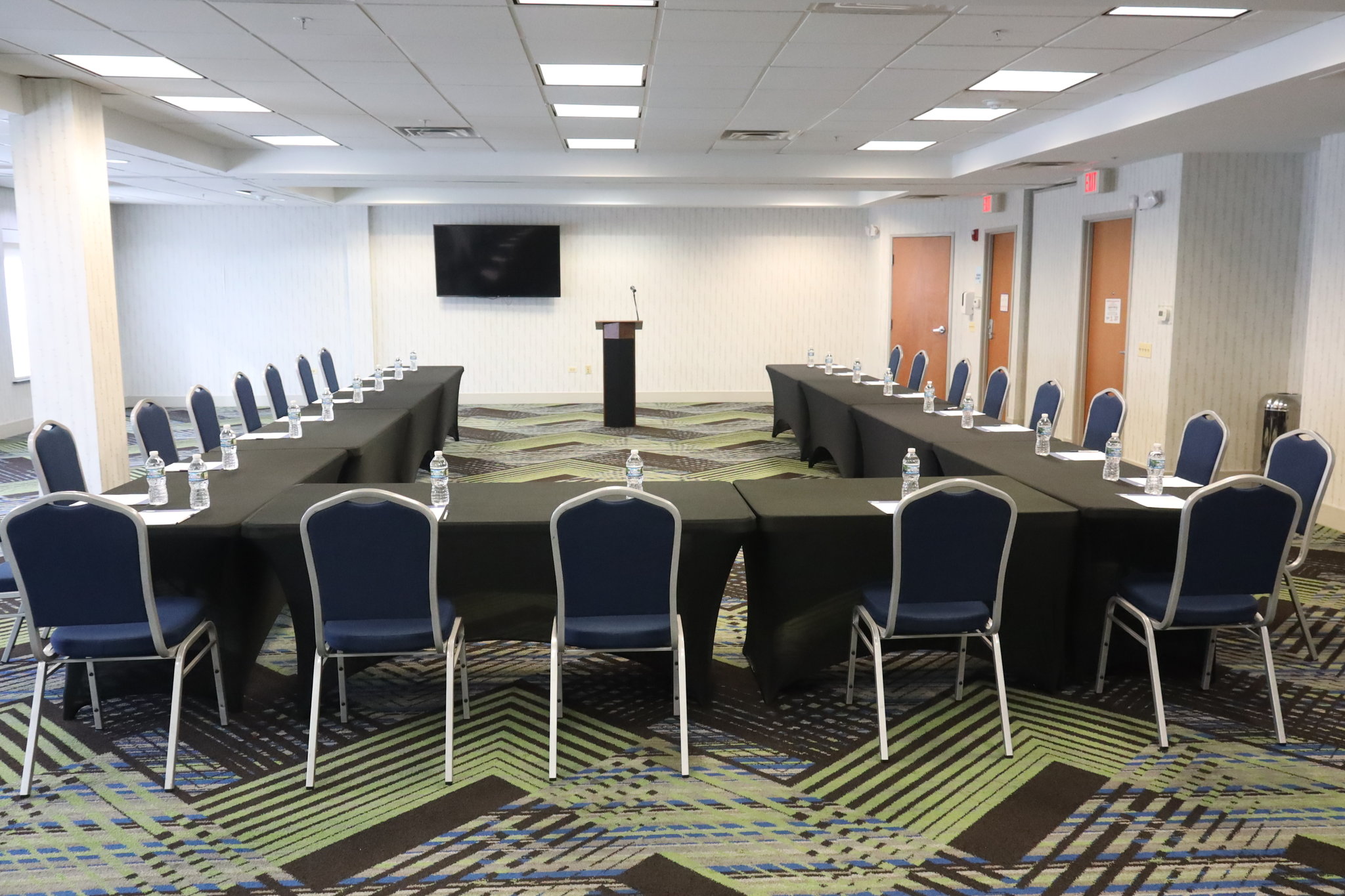Holiday Inn Express & Suites Chicago North-Waukegan-Gurnee by IHG Image