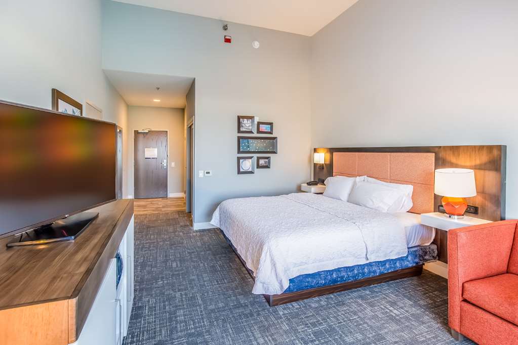 Hampton Inn Pensacola Beach Image