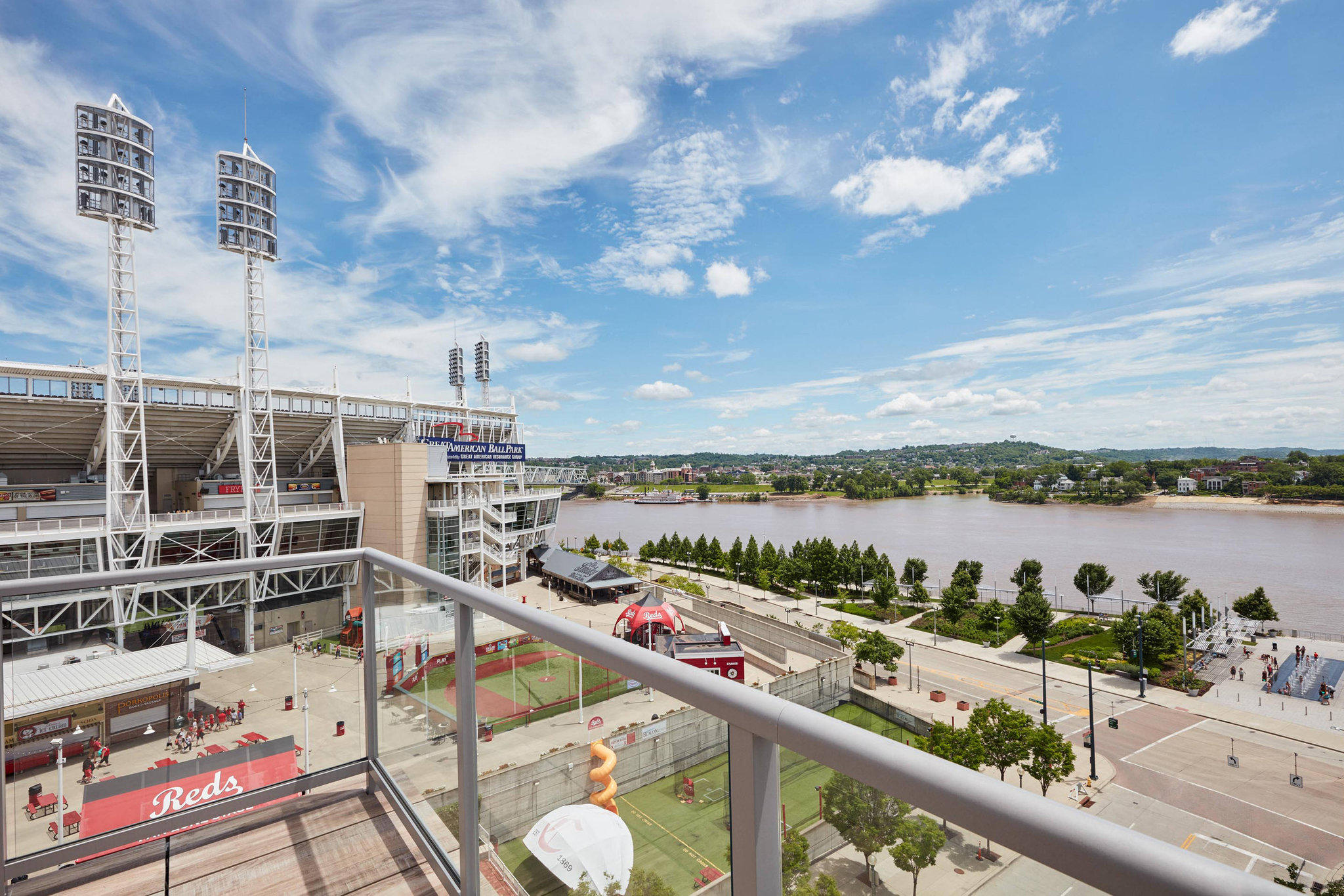 AC Hotel by Marriott Cincinnati at The Banks Photo