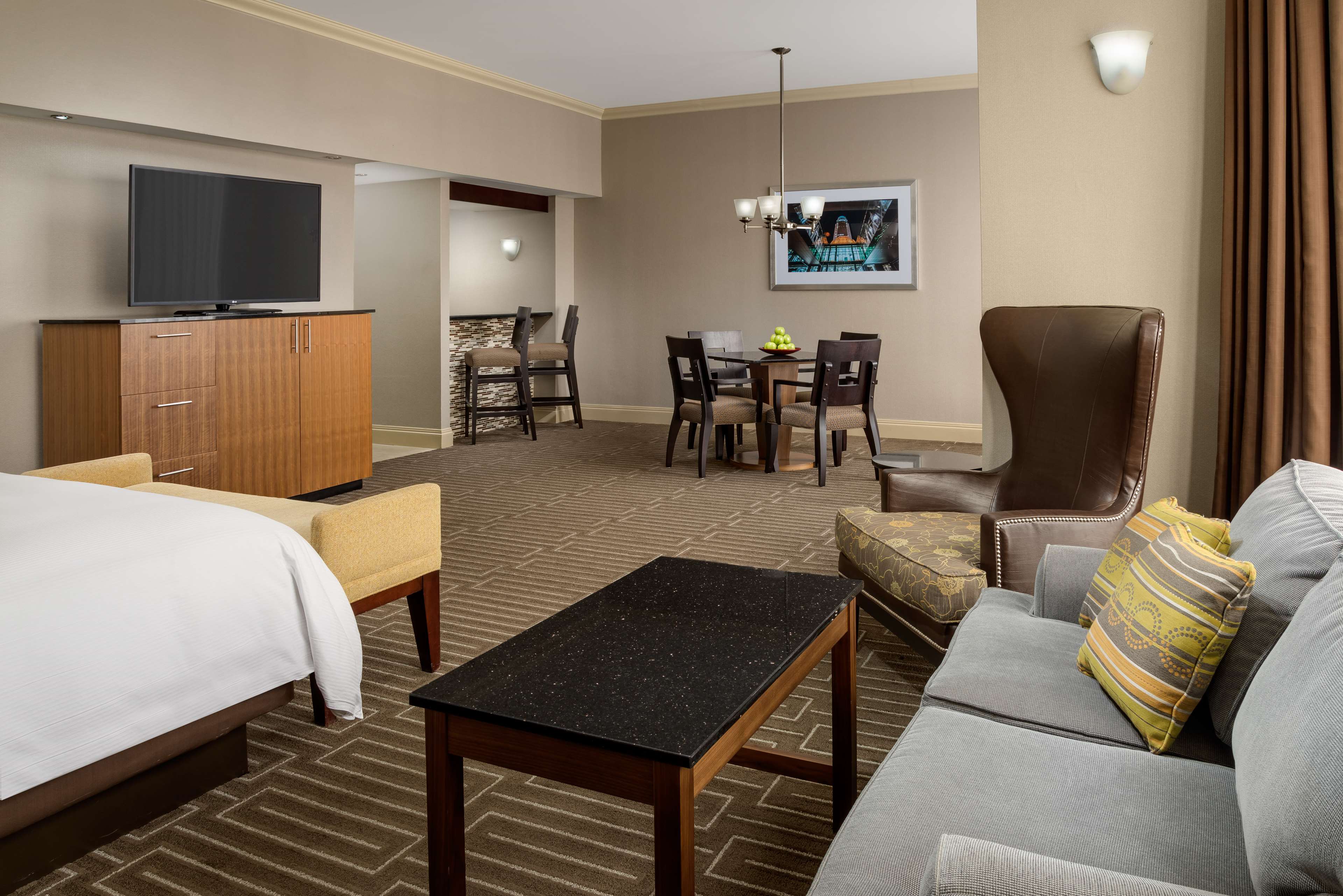 Hilton Charlotte University Place Photo