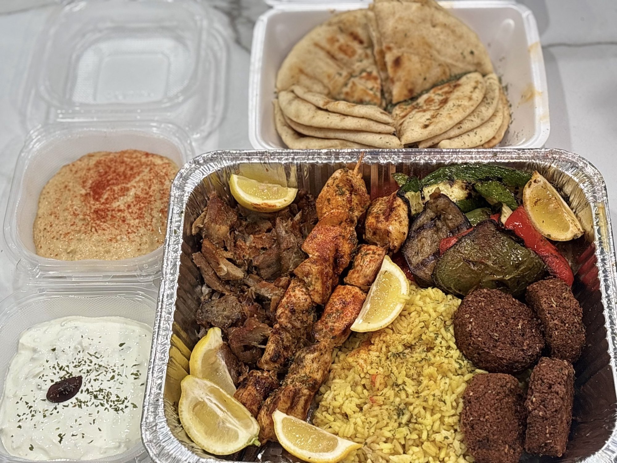 GREEK GUYS FAMILY FEAST FOR 4 TO 5 PERSON