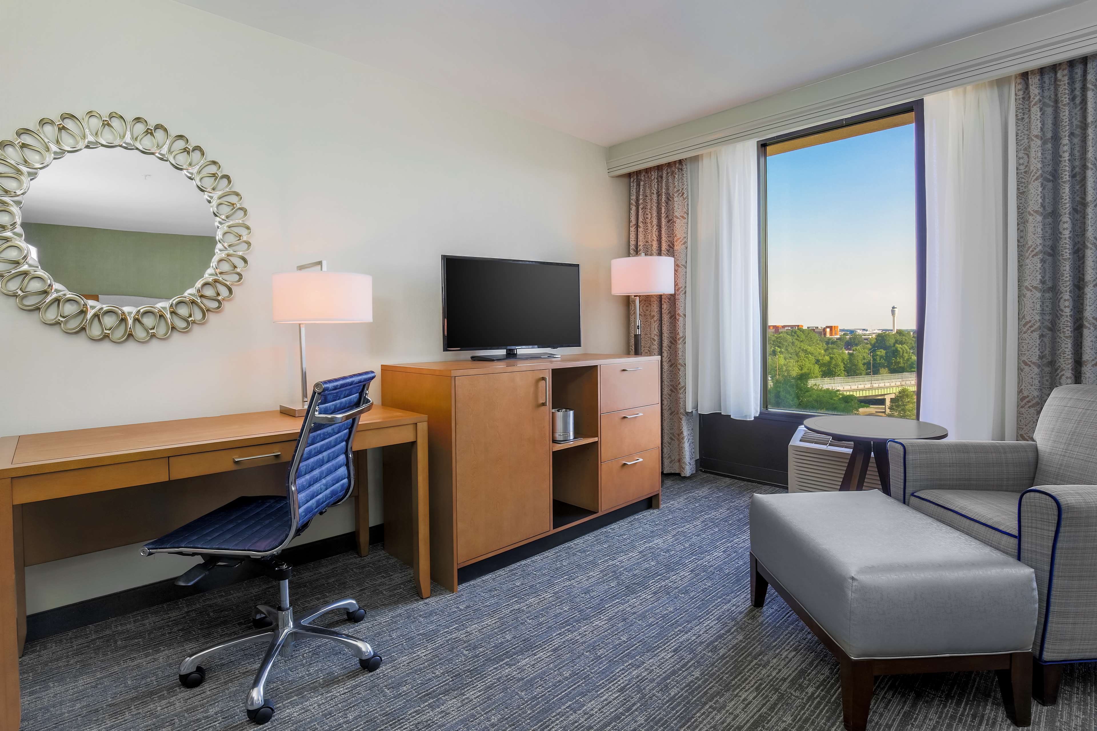 DoubleTree by Hilton Hotel Atlanta Airport Photo