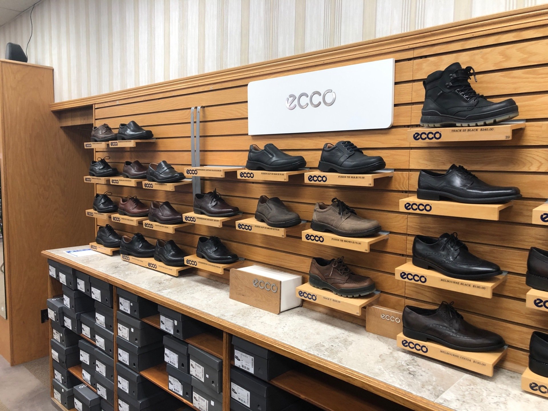 Haney Shoe Stores 6060 Maple St Omaha 